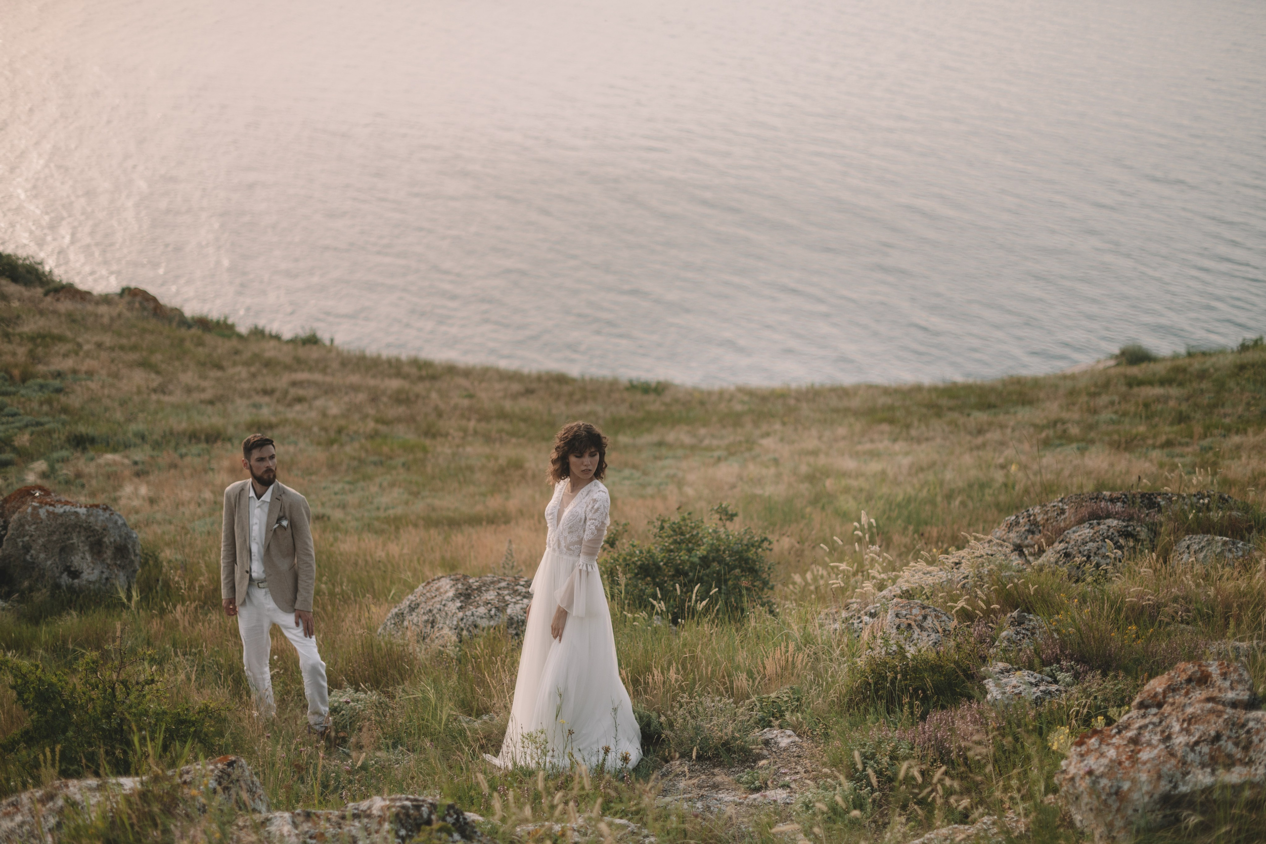 Свадебная фотосессия в Щелкино ,Бухта Космонавтов. Выездная церемония на берегу моря Крым. Свадебный и семейный фотограф и видеограф, Крым, Москва, Санкт -Петербург