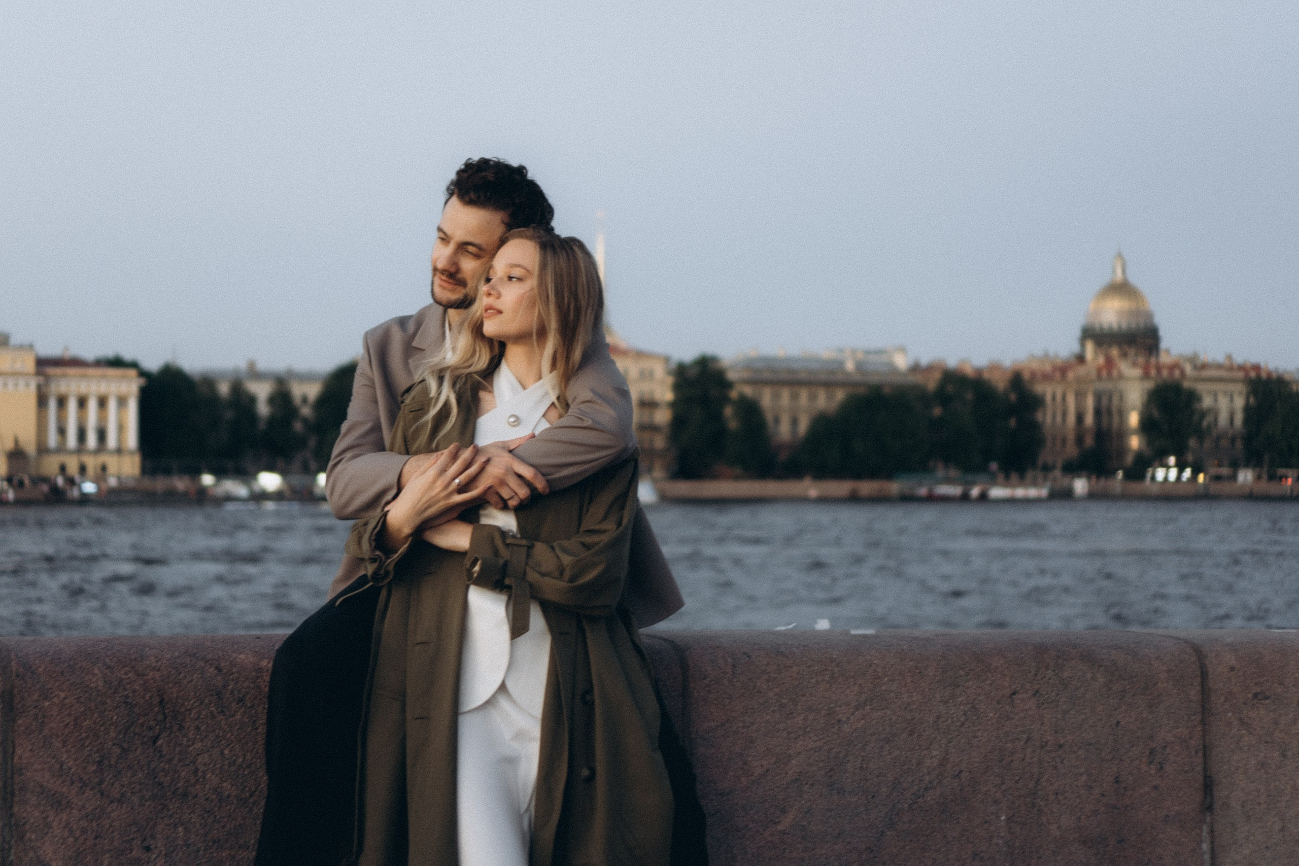 СВАДЕБНАЯ СЬЕМКА ПАРЫ НА РАССВЕТЕ В БЕЛЫЕ НОЧИ И ПРОГУЛКА С РАЗВОДНЫМИ МОСТАМИ И ПИКНИК ВОЗЛЕ ИСАКИЕВСКОГО СОБОРА. Профессиональный фотограф, Санкт-Петербург — Виктория Богомолова
