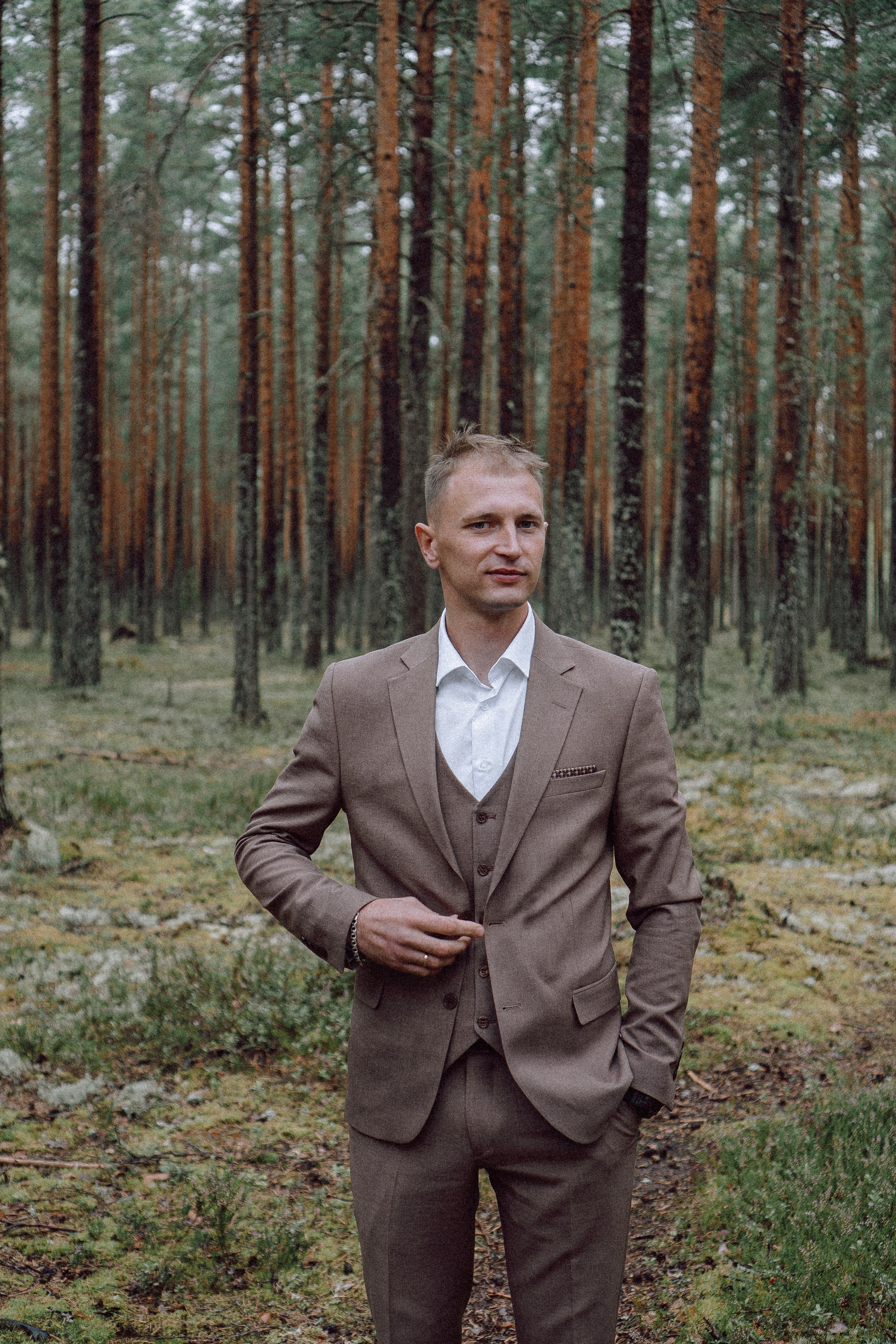 СВАДЕБНАЯ ФОТОСЕССИИЯ ПАРЫ В ГОРОДЕ ПРИОЗЕРСК В СОСНОВОМ ЛЕСУ И С ПИКАПОМ. Профессиональный фотограф, Санкт-Петербург — Виктория Богомолова