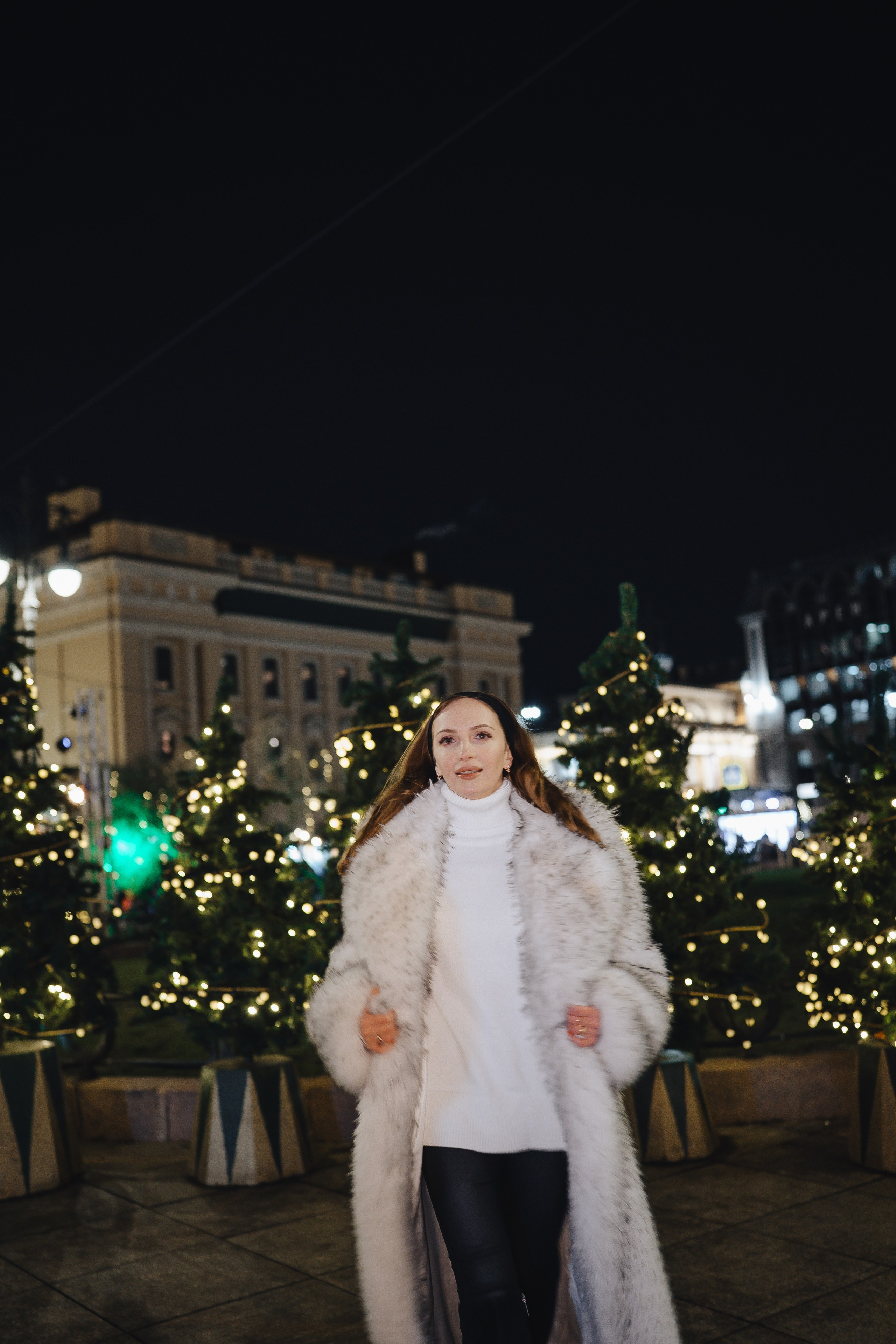 ПРОГУЛКА НА МАНЕЖНОЙ ПЛОЩАДИ ДЛЯ ДЕВУШКИ ПЕРЕД НОВЫМ ГОДОМ (НОВОГОДНЯЯ ФОТОСЕССИИЯ НА МАНЕЖНОЙ ПЛОЩАДИ). Профессиональный фотограф, Санкт-Петербург — Виктория Богомолова