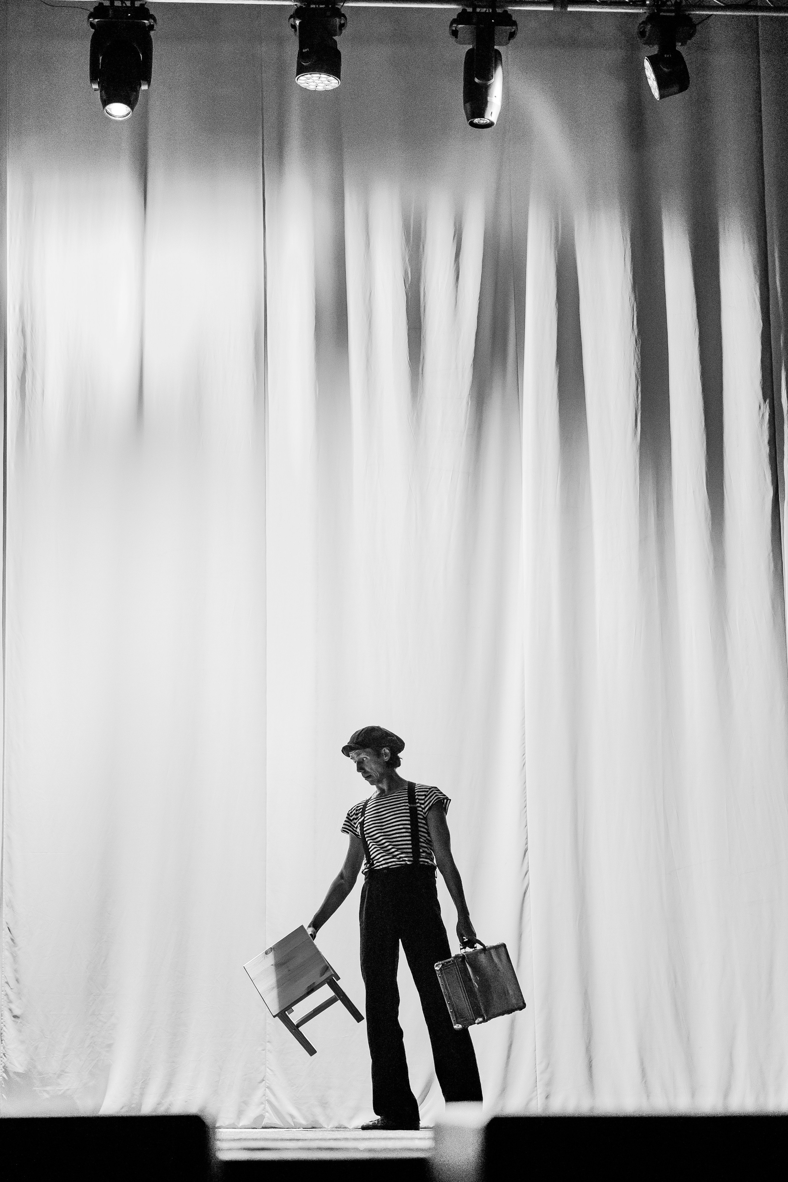 Спектакль Егора Дружинина «Всюду жизнь»