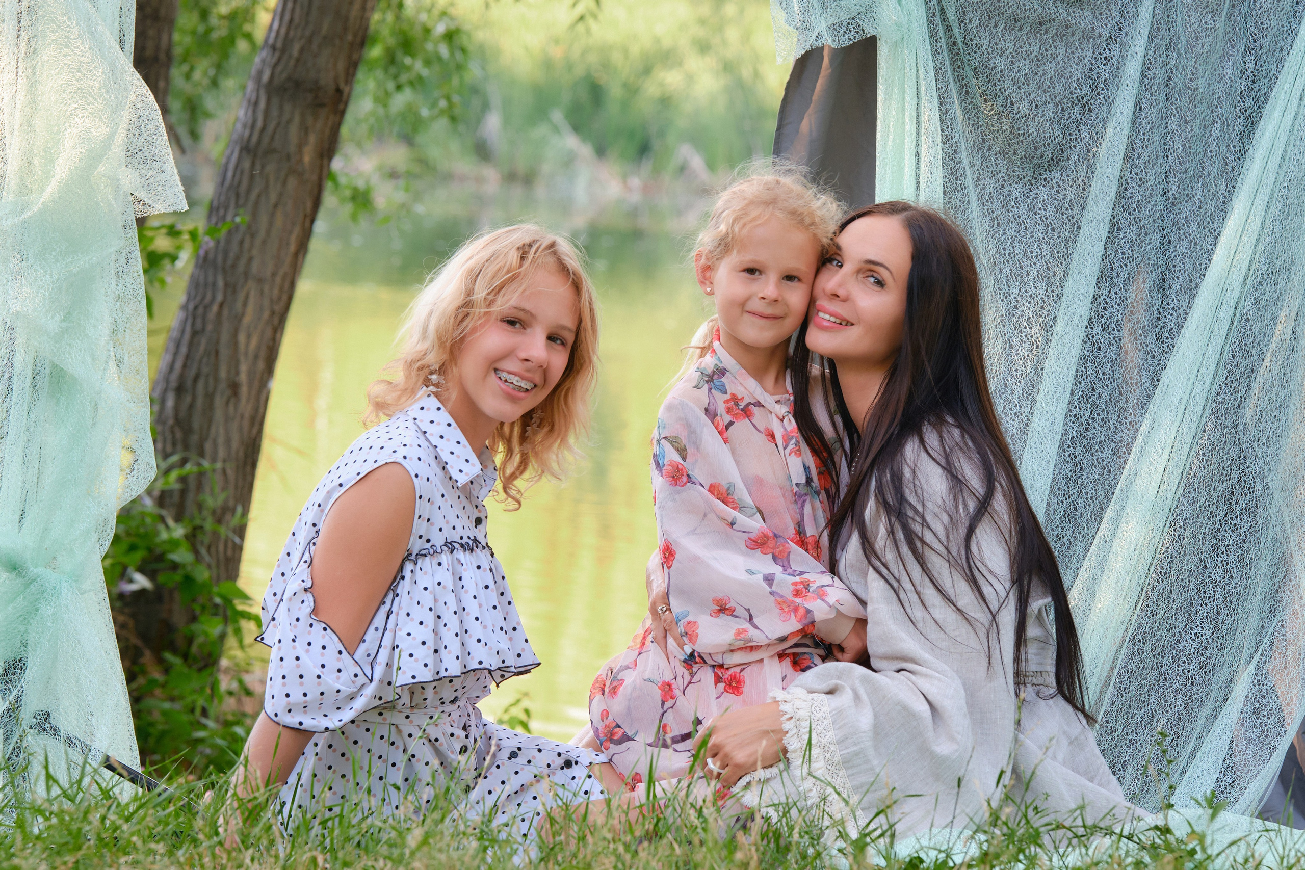 Летняя фотосессия на природе, в лесу, на улице. Семейная с детьми