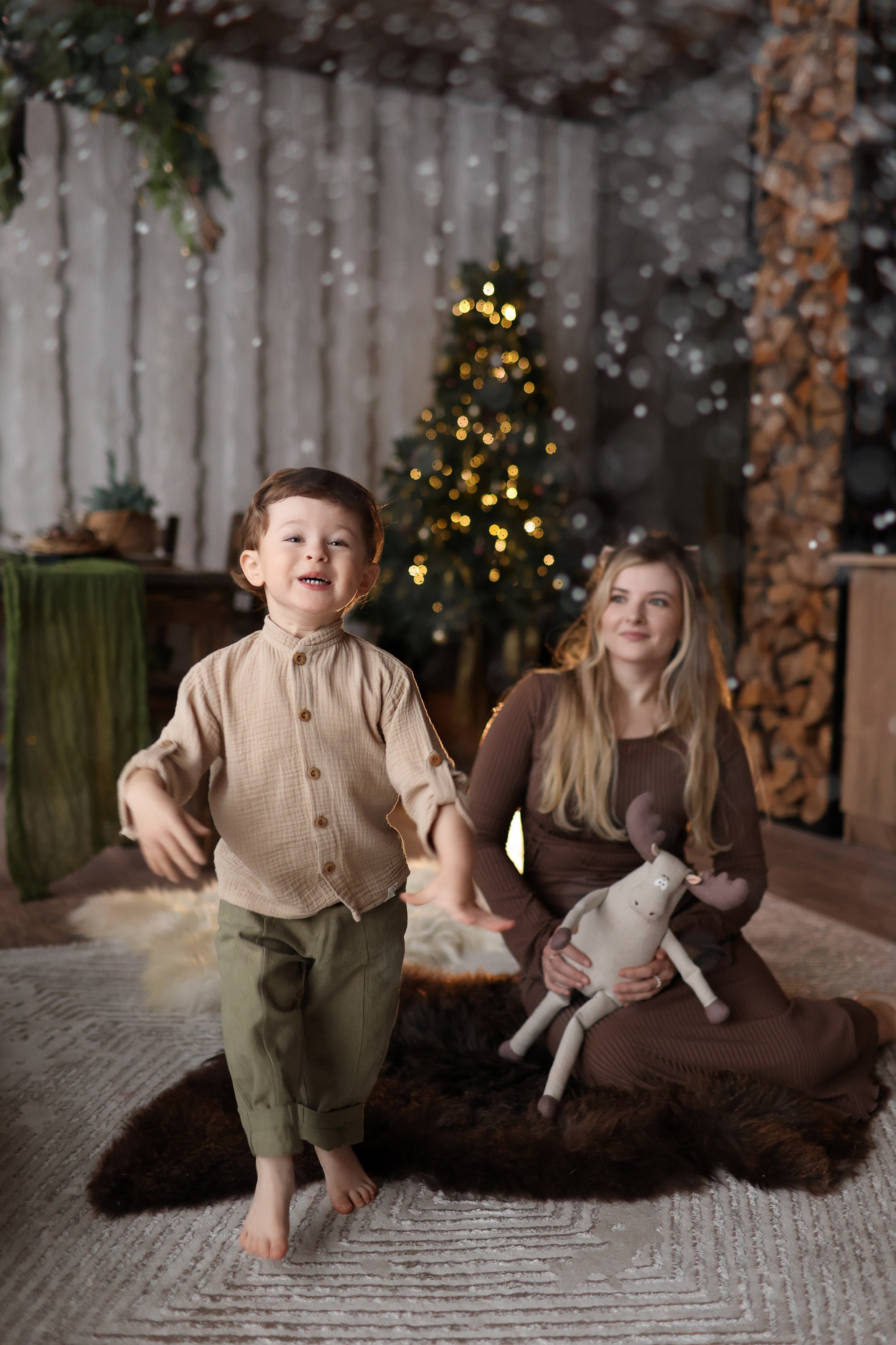 Семейная новогодняя фотосессия в загородном доме. Фотограф Владимир Москва