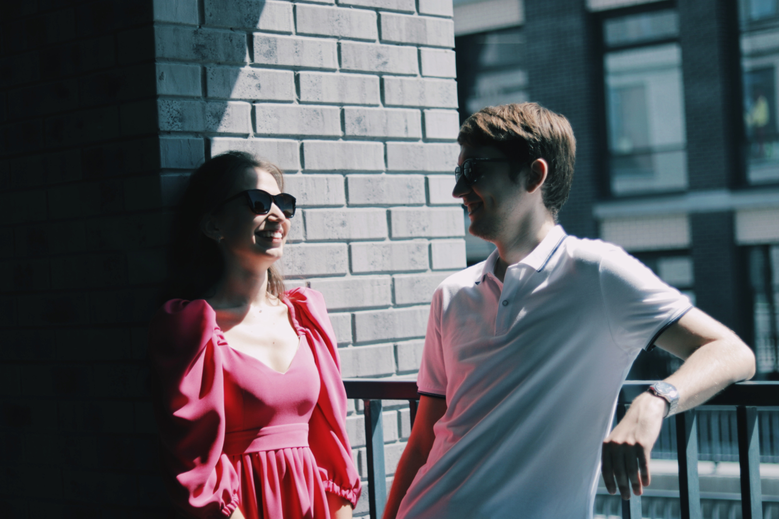 Счастливая парочка отдыхает перед свадьбой