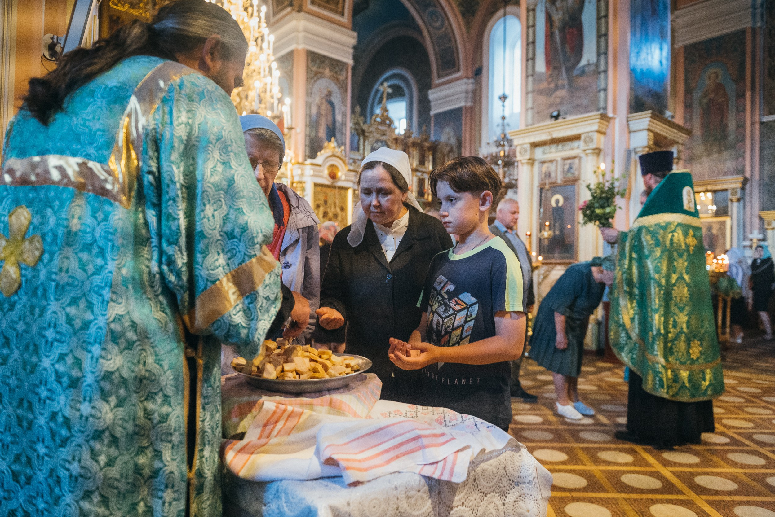 Фоторепортаж, фотосъемка Всенощной службы в праздник Святой Троицы. Семейный фотограф на крещение, венчание в Иваново Галина Скурихина