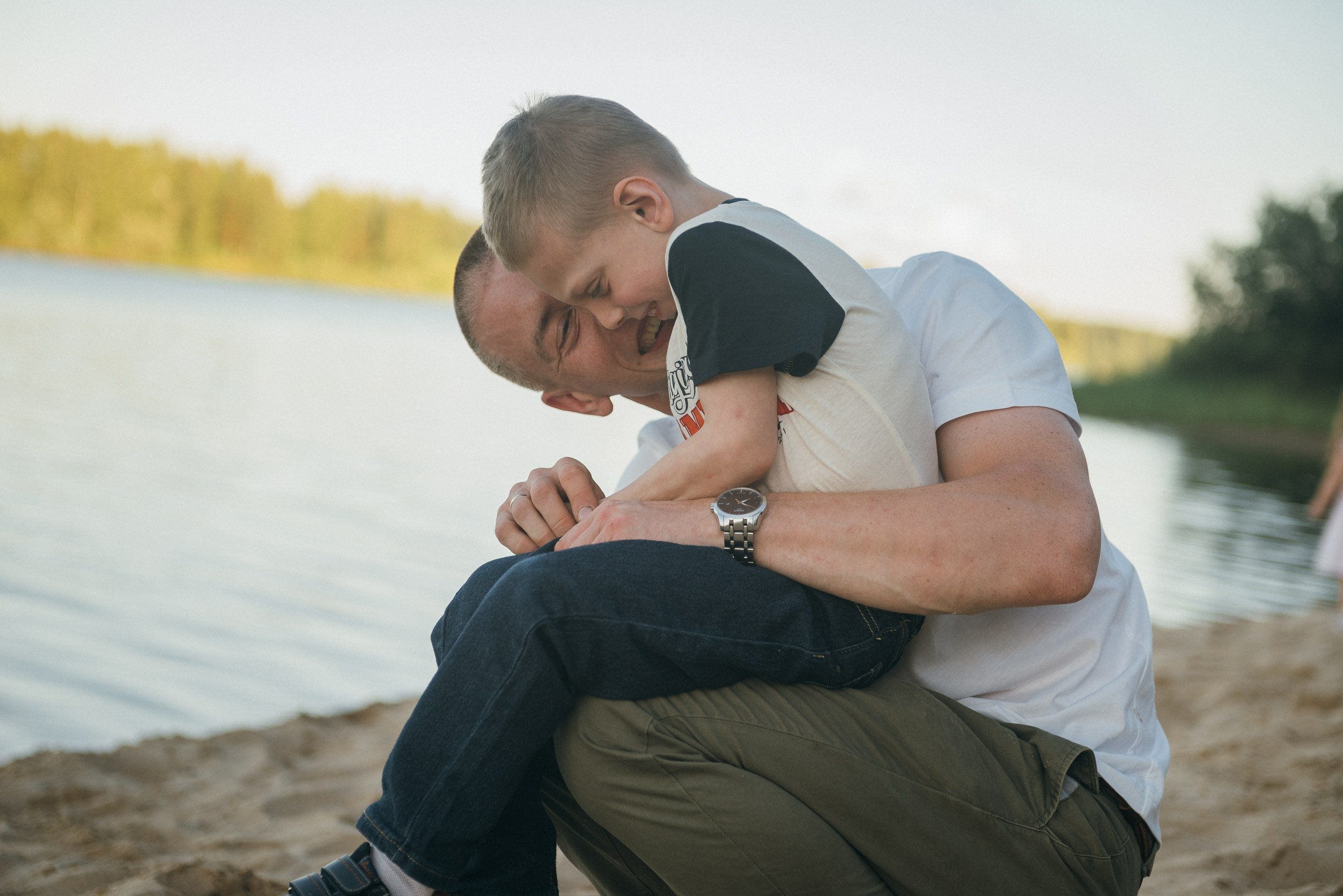 Семейная фотосессия на берегу реки. Семейный фотограф на крещение, венчание в Иваново Галина Скурихина