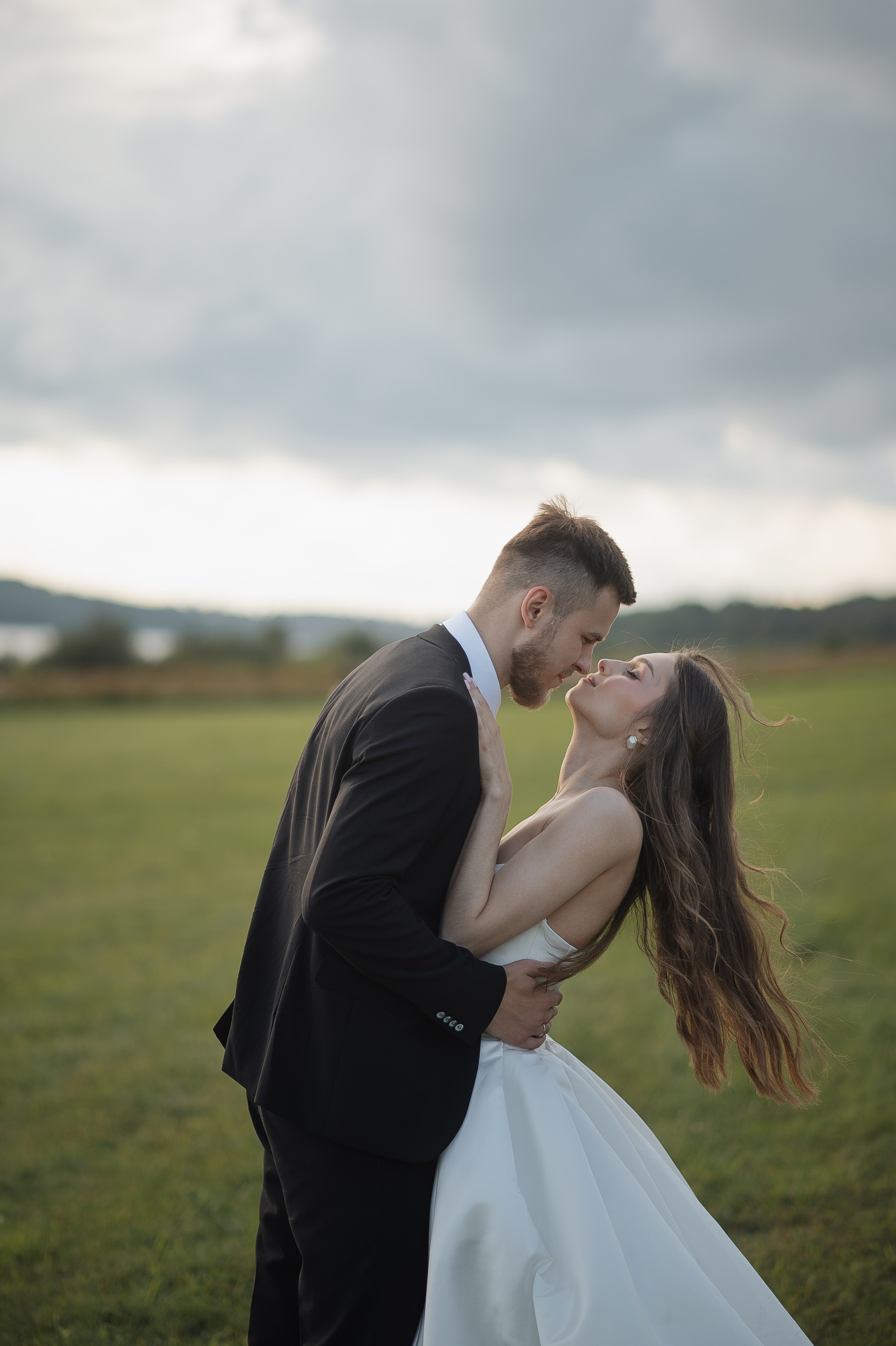 Свадьба на берегу Волги. Свадебный фотограф в Ярославле Денис Медоваров