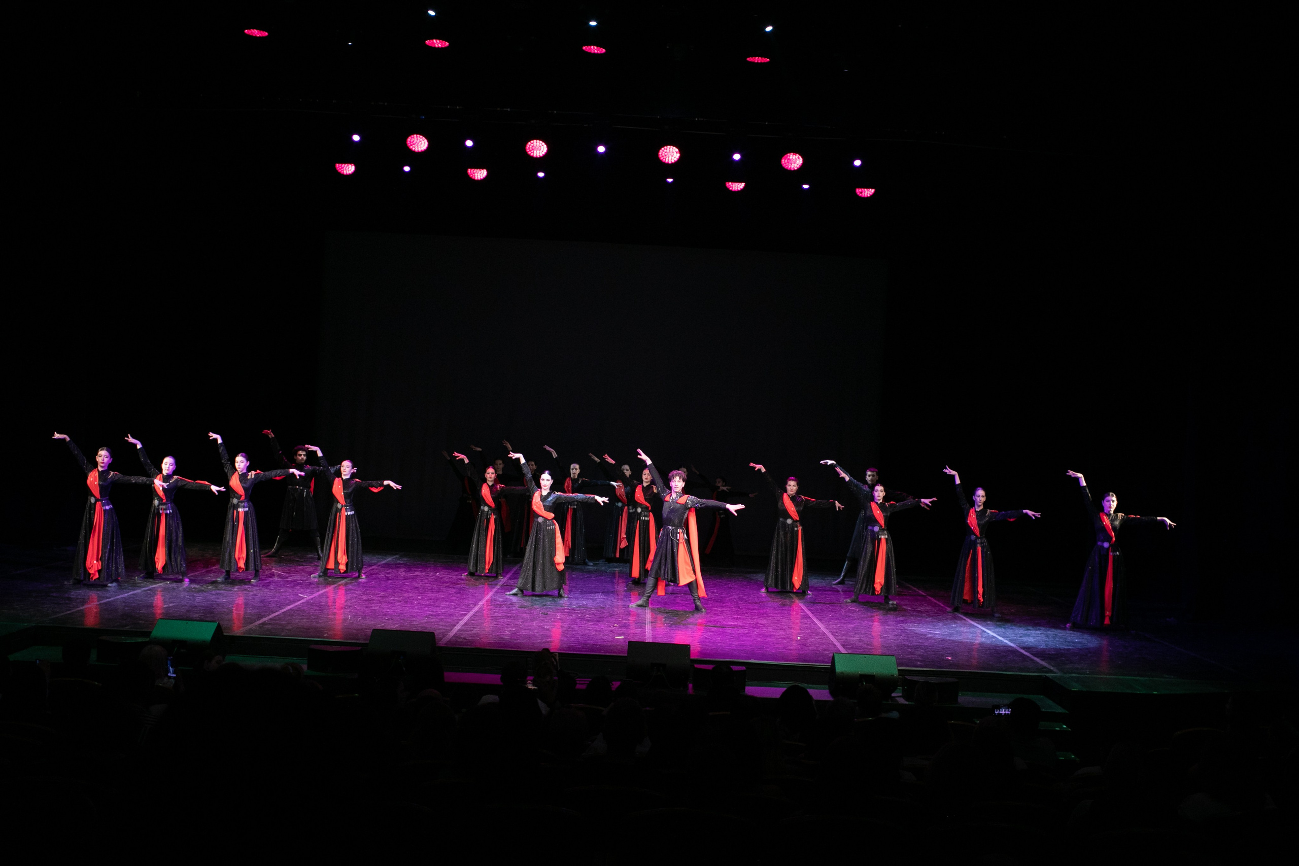 Концерт, грузинские танцы. Art photographer Nino