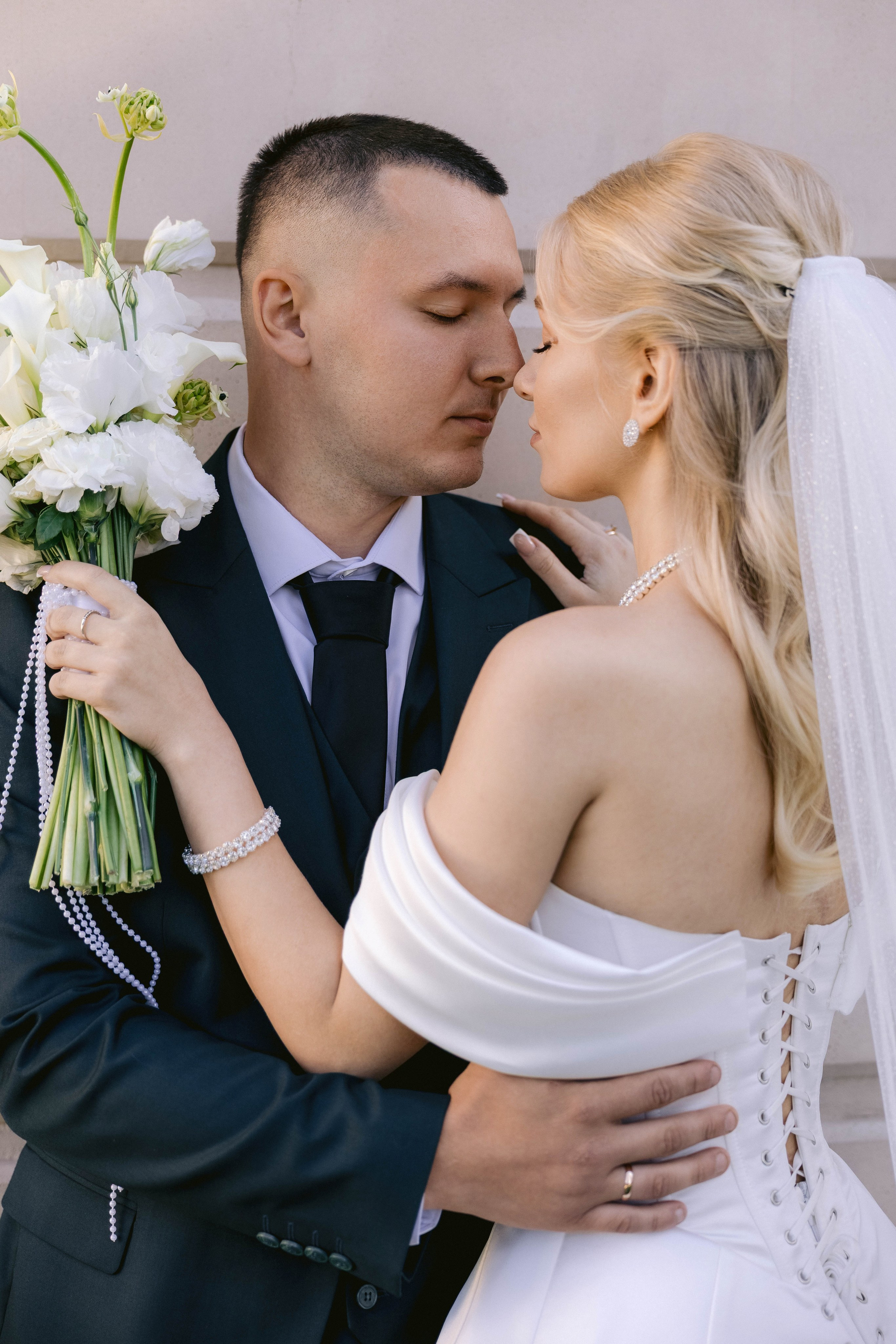 Ангелина, Ефим (прогулка после ЗАГСа). Фотограф в Волгограде Кристина Прохоренко