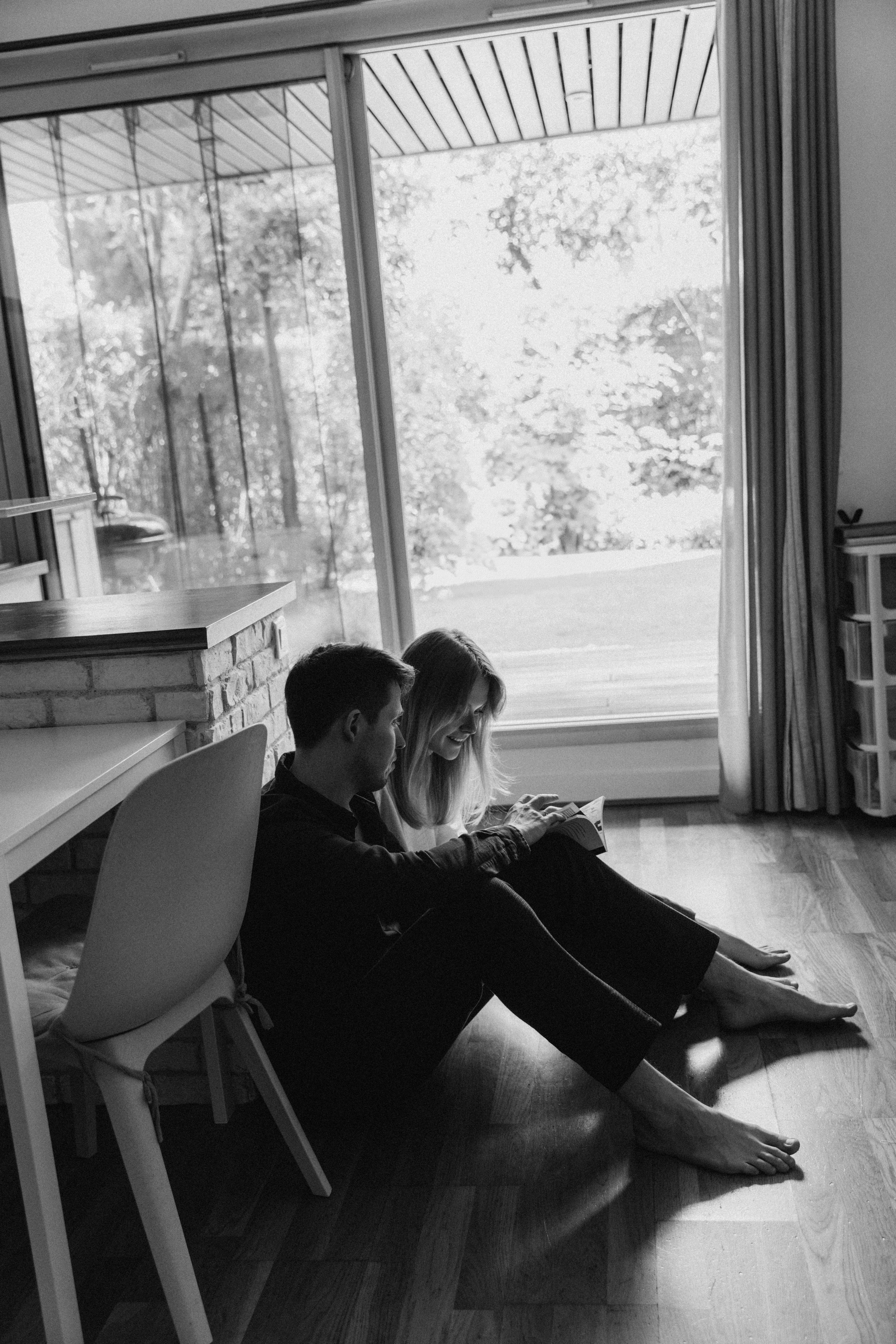 Love comes in the spring. Photographer in Paris