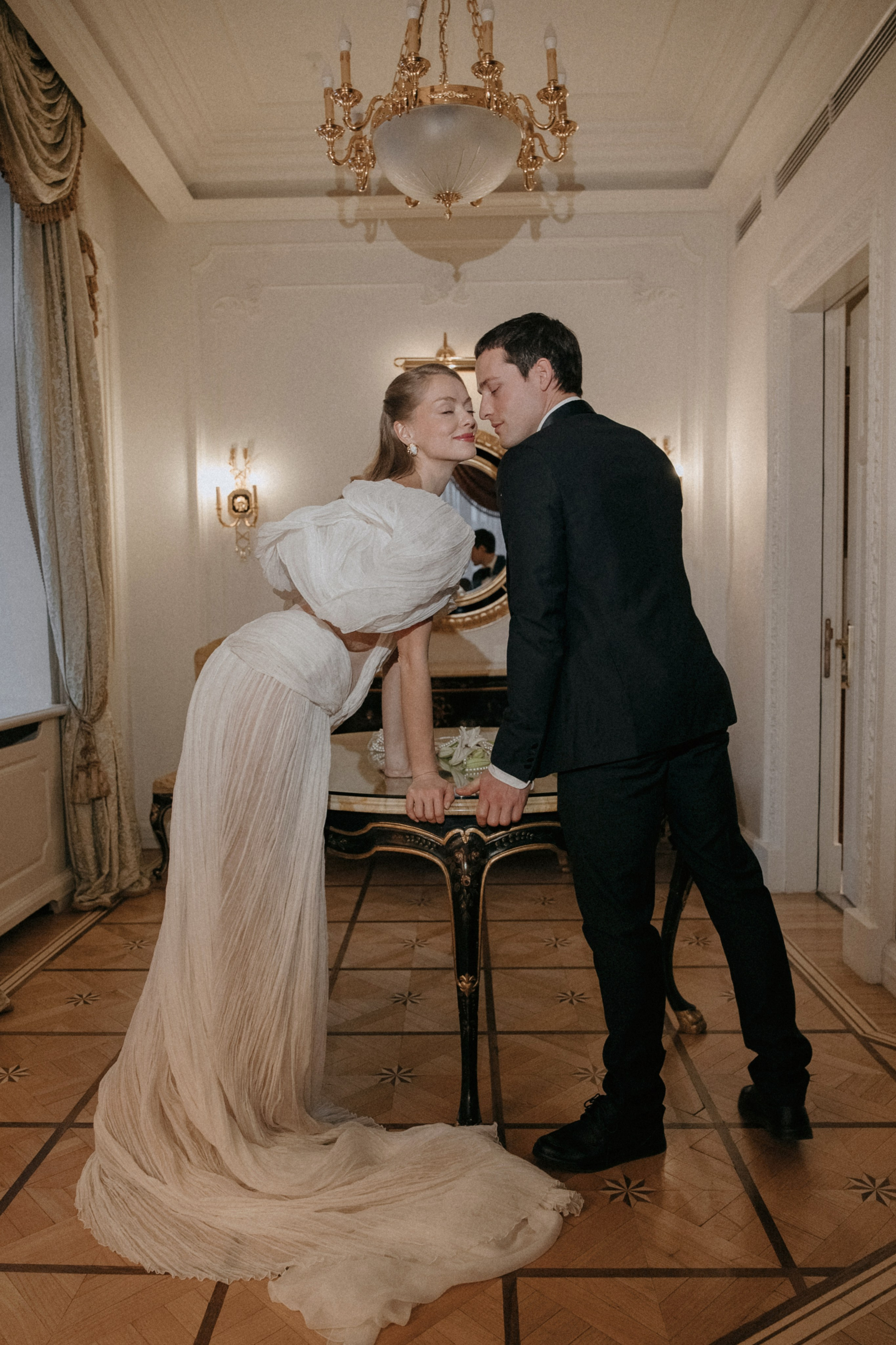 Свадебная фотосъемка в отеле Савой. Свадебный фотограф Москва