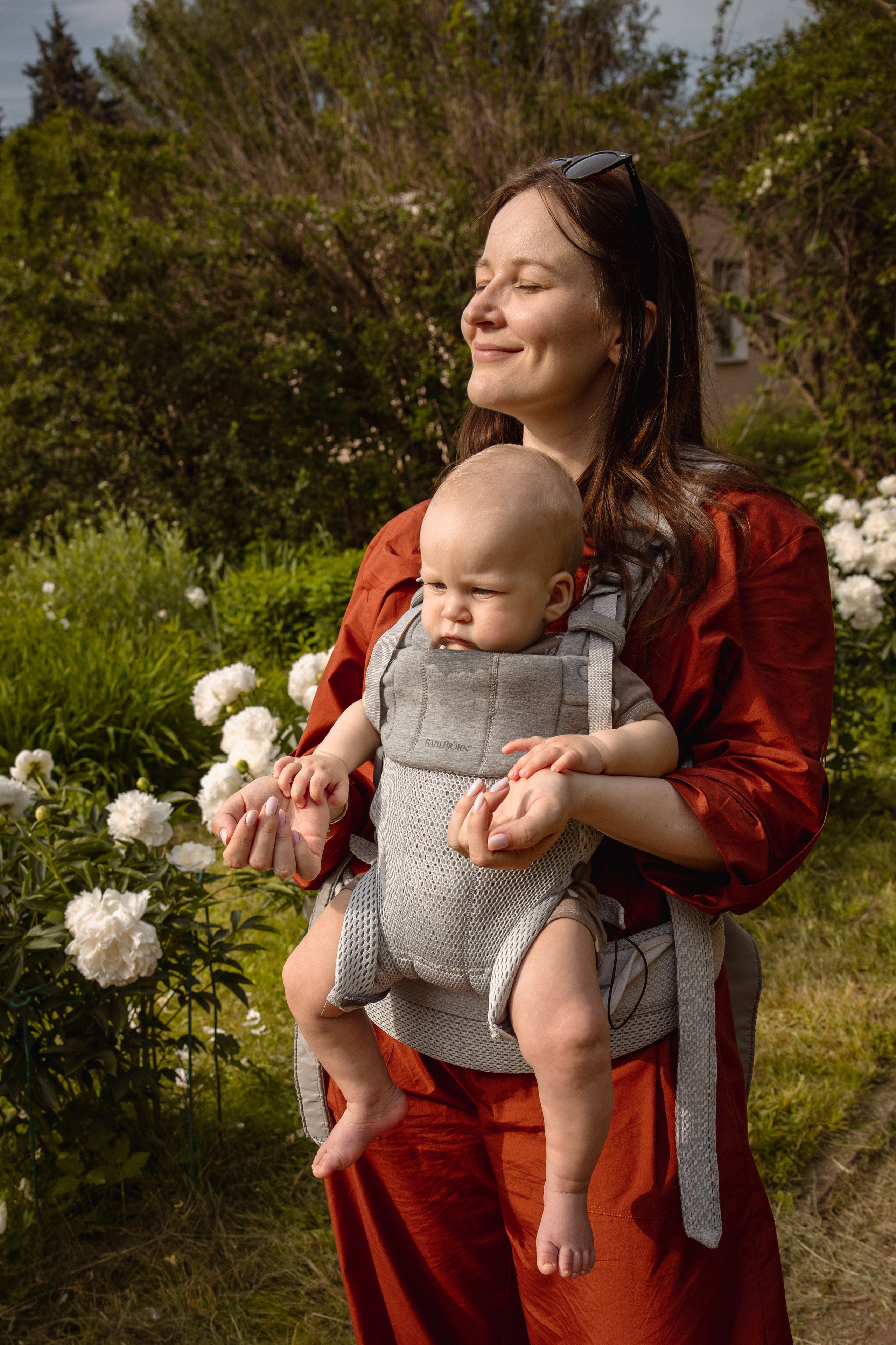 Настя с сыном у Alma-Mater. Ваш семейный newborn и lifestyle фотограф в СПБ Наталья Журавлева
