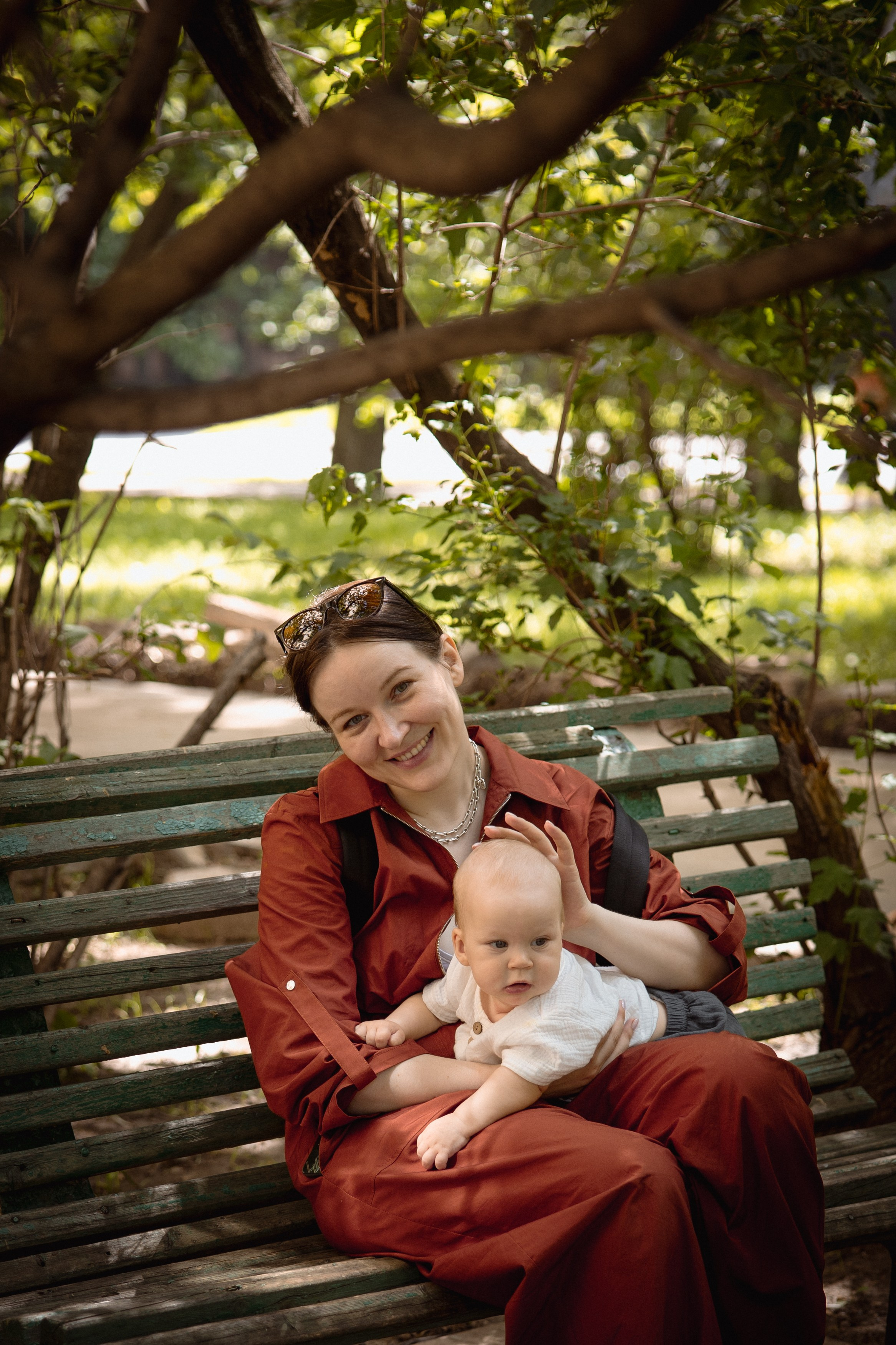 Настя с сыном у Alma-Mater. Ваш семейный newborn и lifestyle фотограф в СПБ Наталья Журавлева