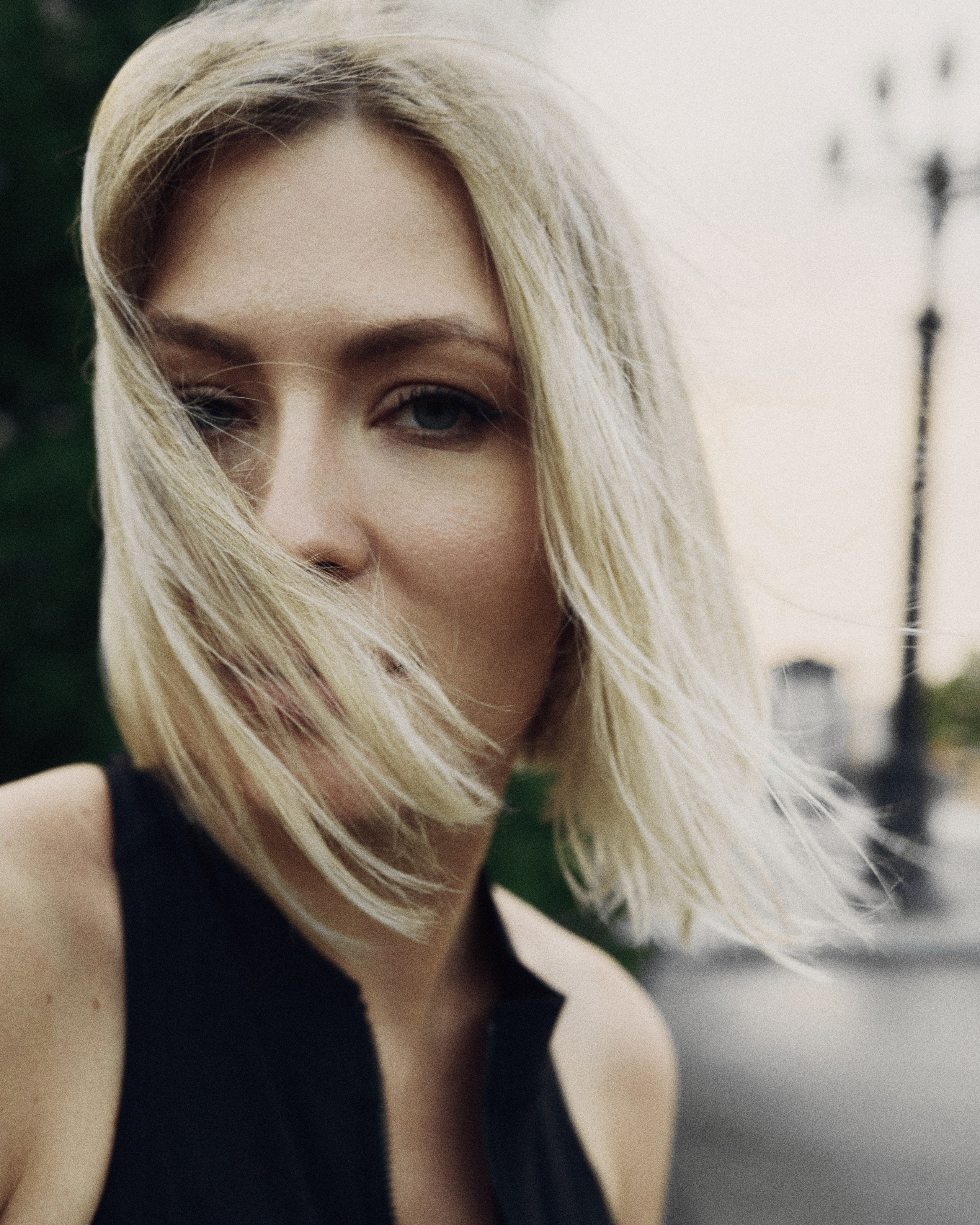 Женский портрет в городе — стиль и динамика уличной съёмки. Фотограф в Хабаровске Дмитрий Лемешков