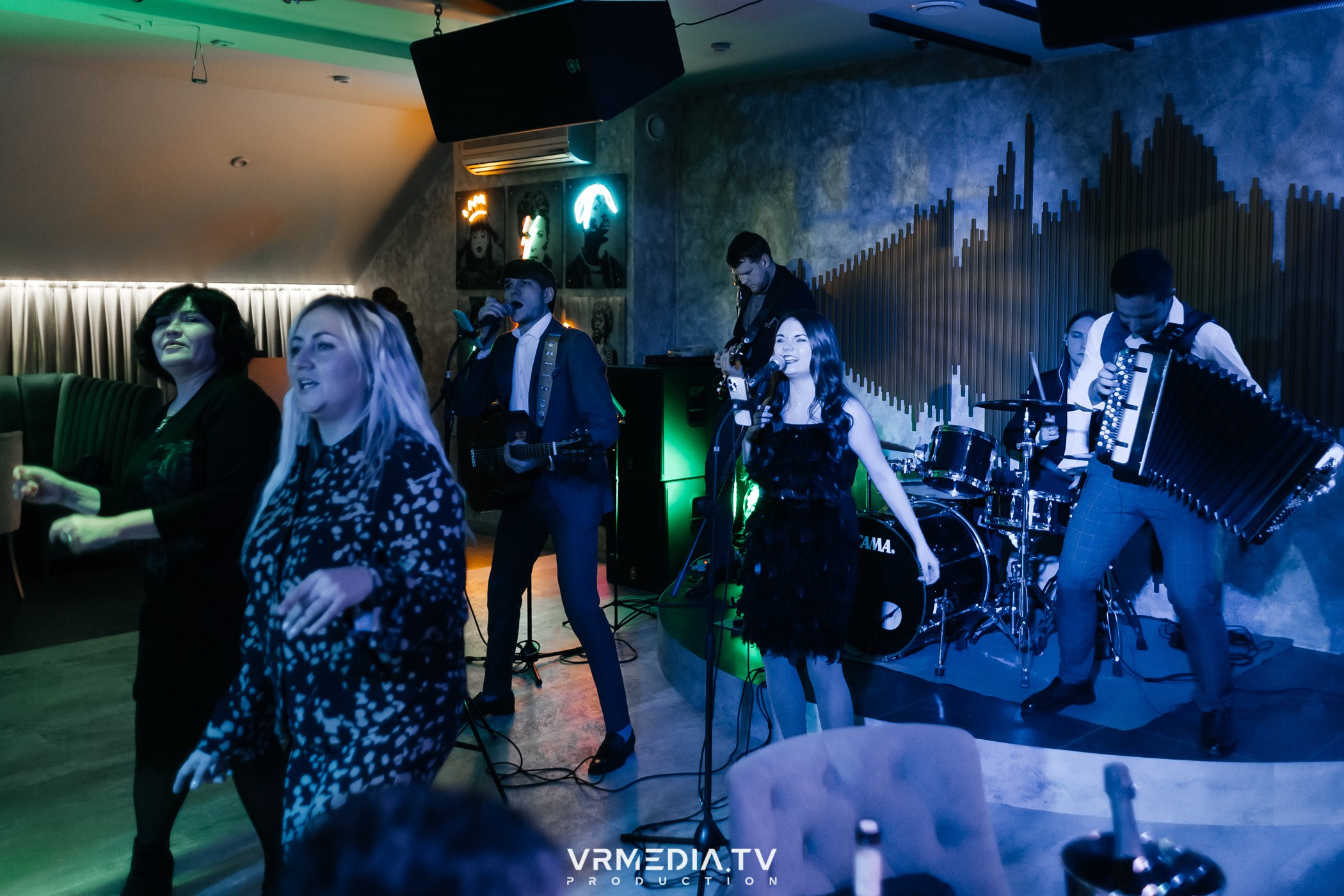 Открытие караоке-зала в «Империи»