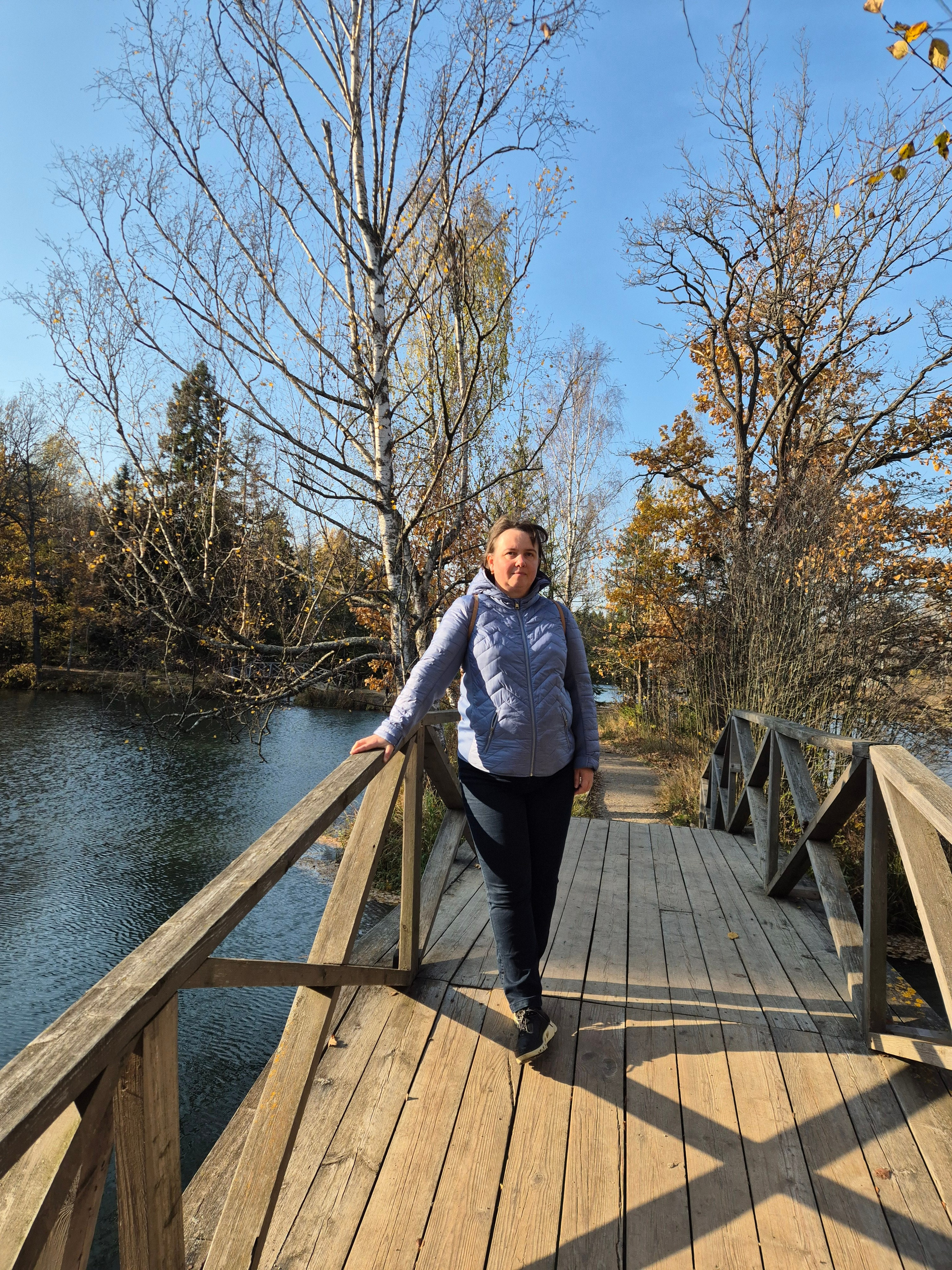 Последний солнечный день. Поднимался ледяной ветер, а на следующий день уже пришла настоящая дождливая осень