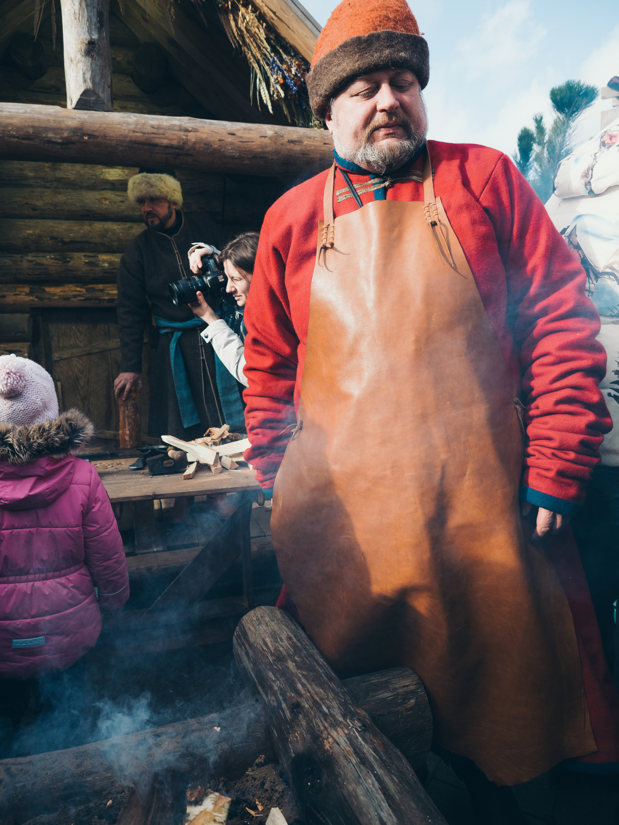 Уличная съемка в Москве во время гуляний на Масленицу. Фотограф в Москве