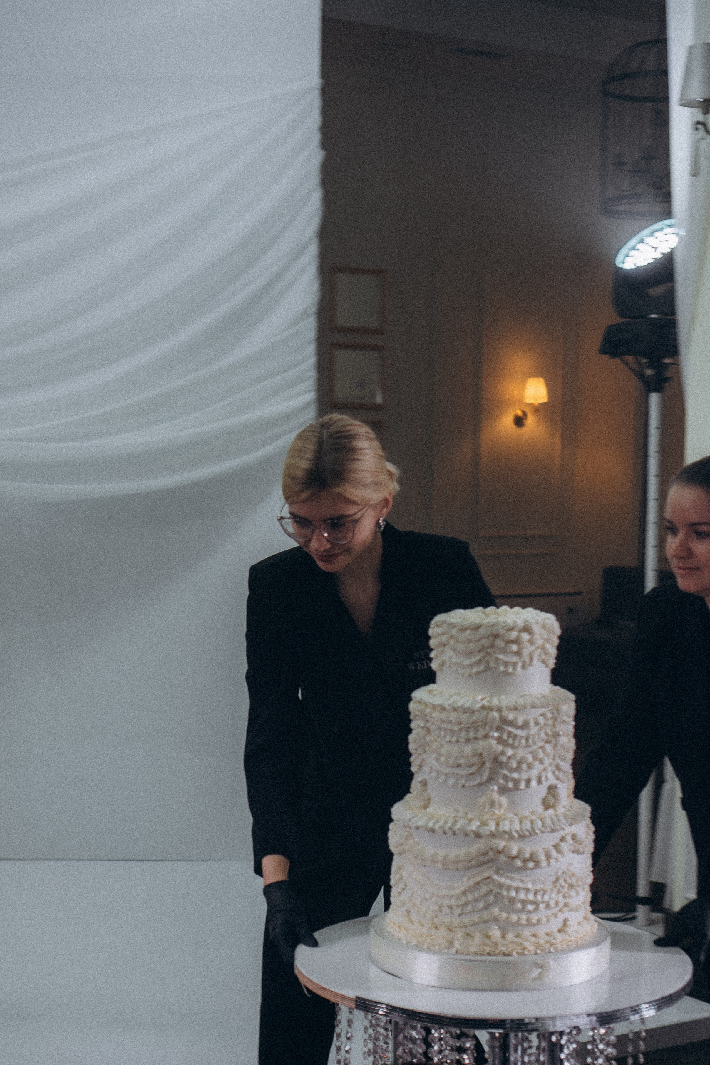 СВАДЕБНАЯ СЬЕМКА СБОРОВ В ОТЕЛЕ И ВЫЕЗД НА ЦЕРЕМОНИЮ (СНЯТО В СИБИРЕ В НИЖНЕВАРТОВСКЕ). Профессиональный фотограф, Санкт-Петербург — Виктория Богомолова