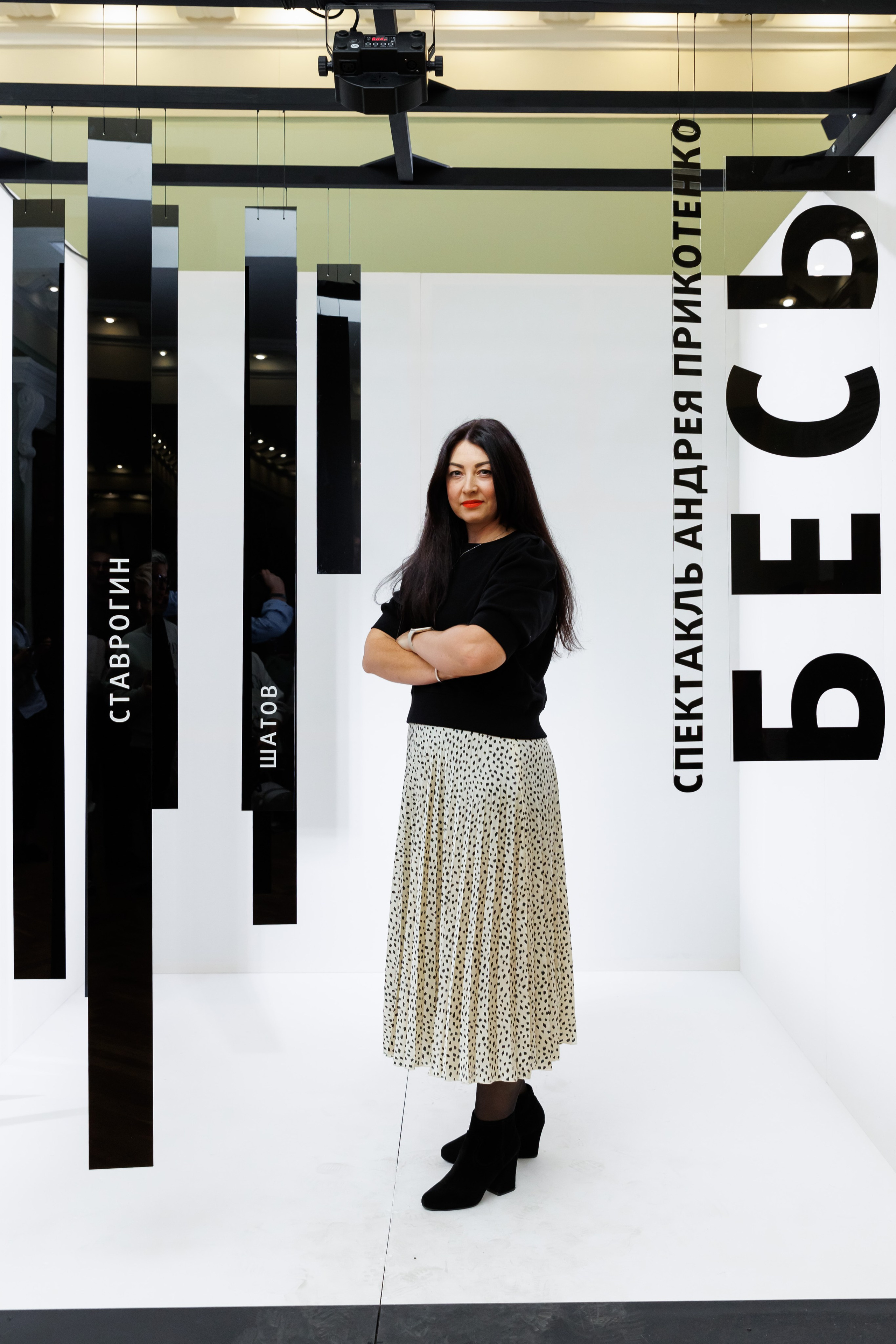 Красный факел — фотозона перед премьерой спектакля. Фотограф Новосибирск — Наталья Гресь