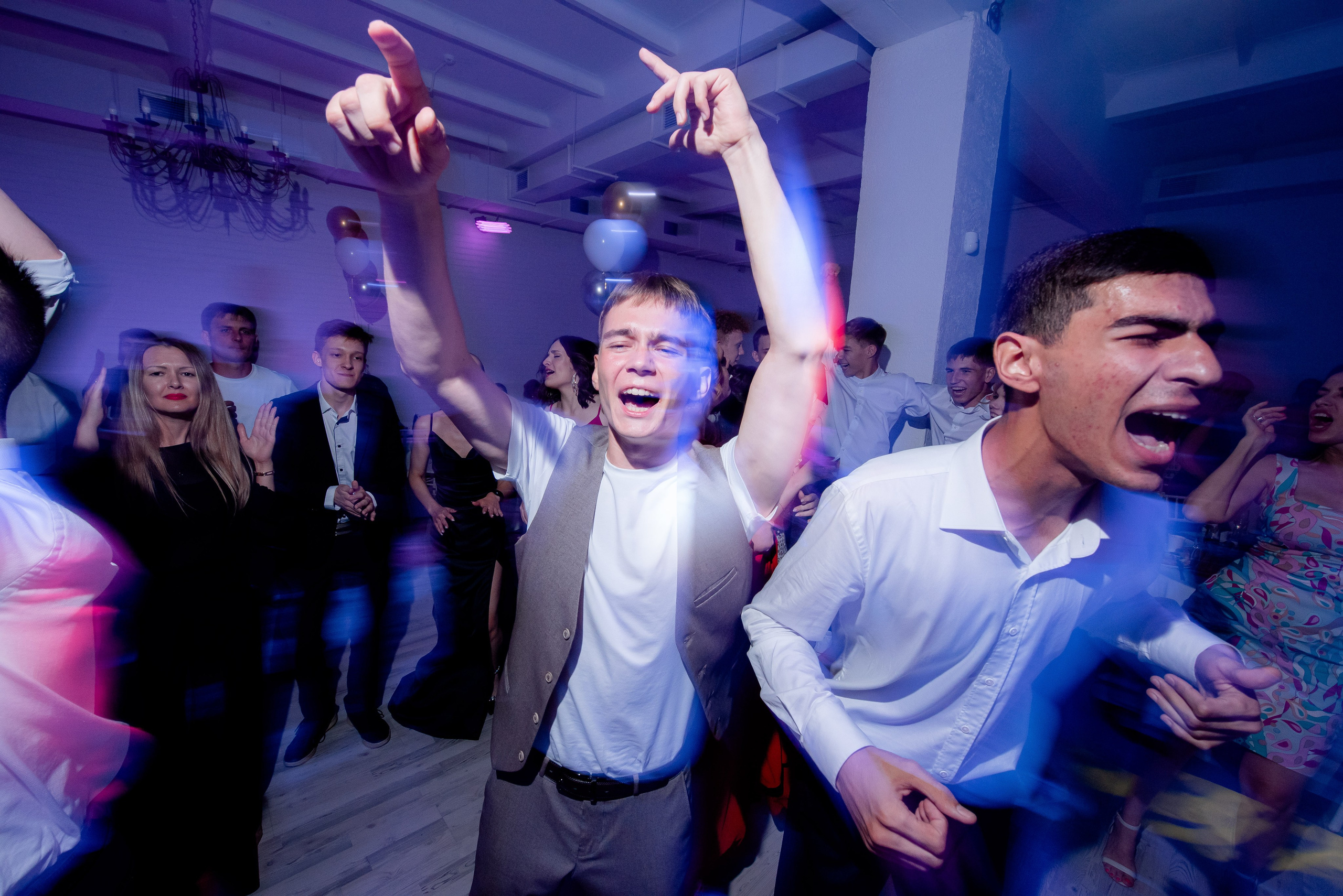 30 Школа. Вручение и Банкет. ДК Юбилейный и Банхоф. Фотограф в Волгограде и Волжском Александр Горбань