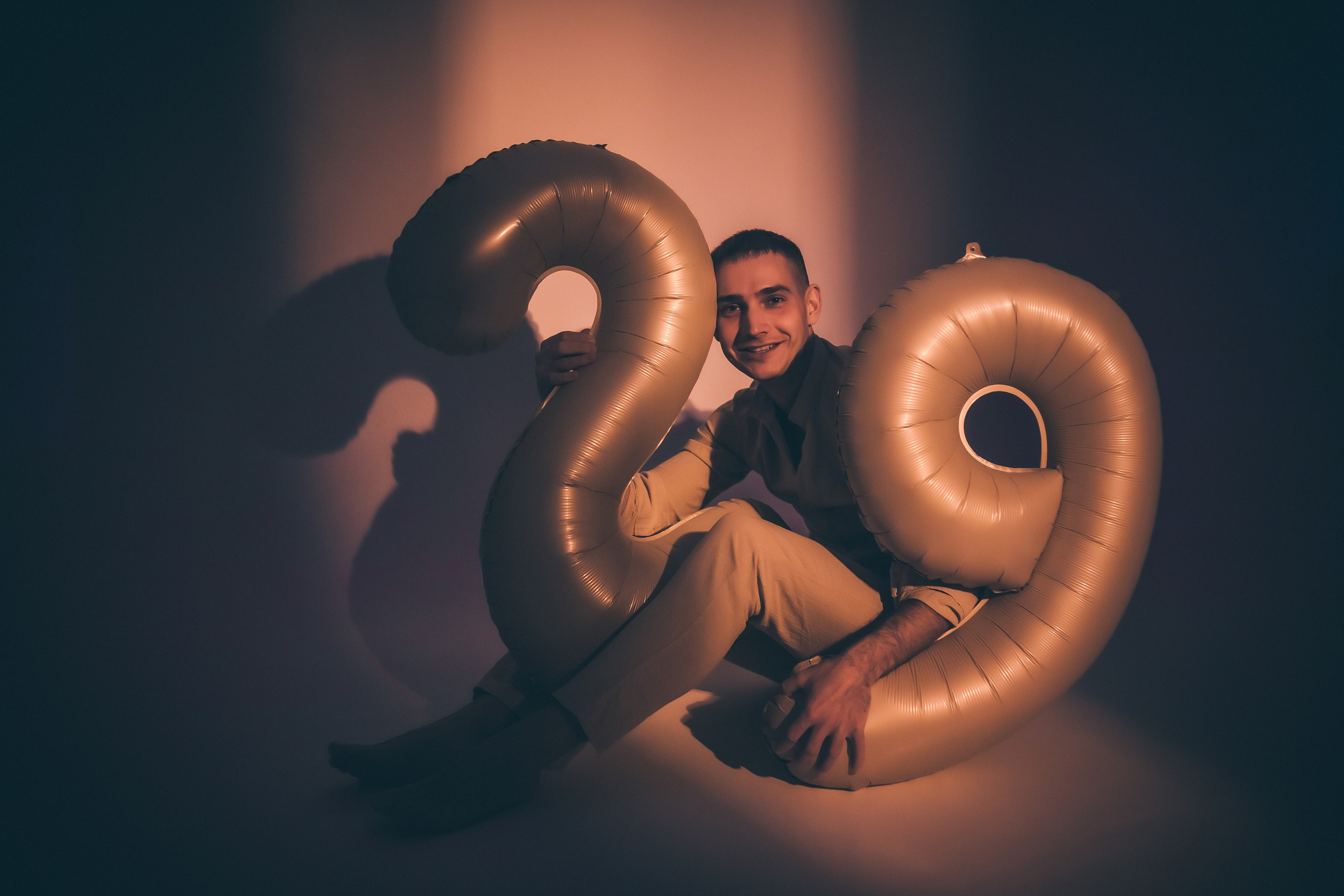 Евгений. Фото в неоне. Фотограф Регина Крикунова г. Красноярск