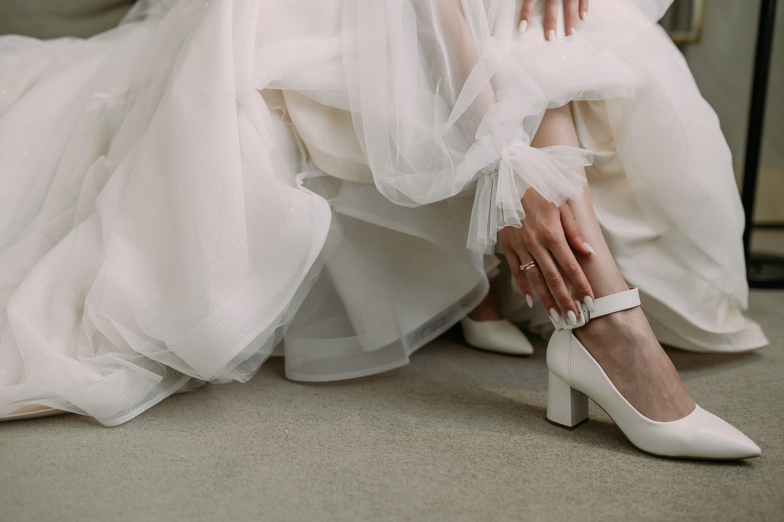 Свадебное утро и прогулка красивой яркой пары. Свадебный и семейный фотограф в Симферополе Дарья Маркова