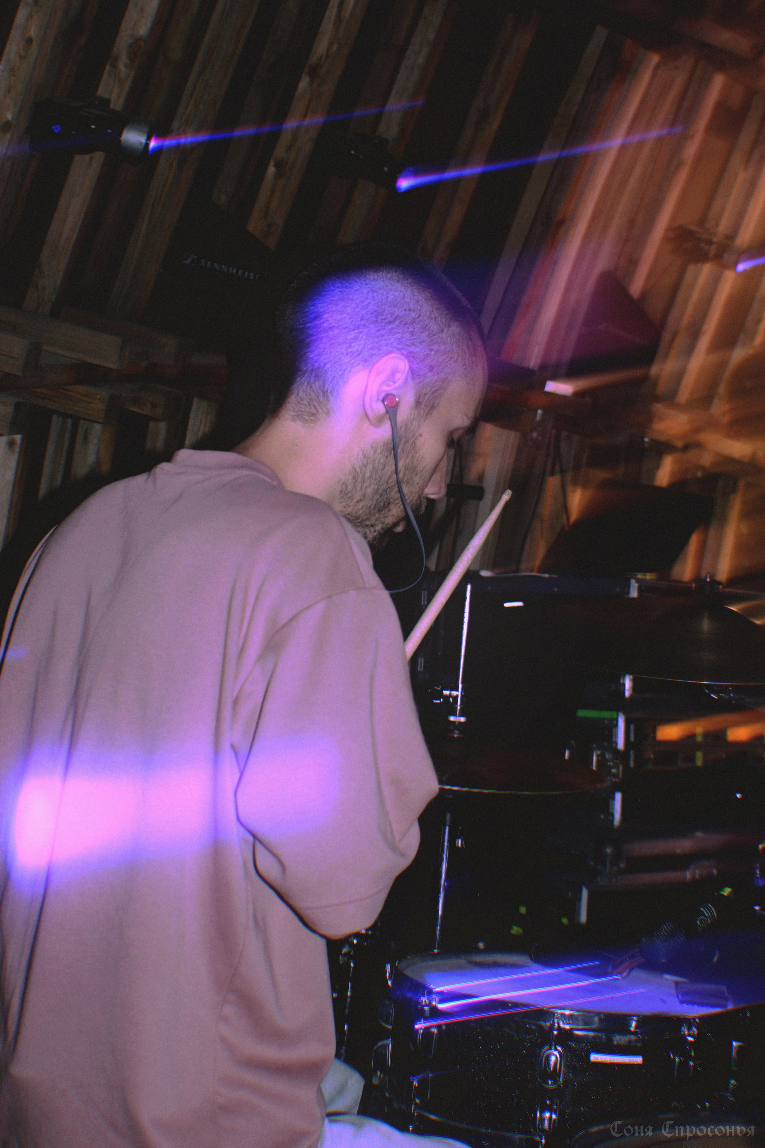 Синестетик 26.08.23. Концертный и портретный фотограф в Москве Соня Спросонья