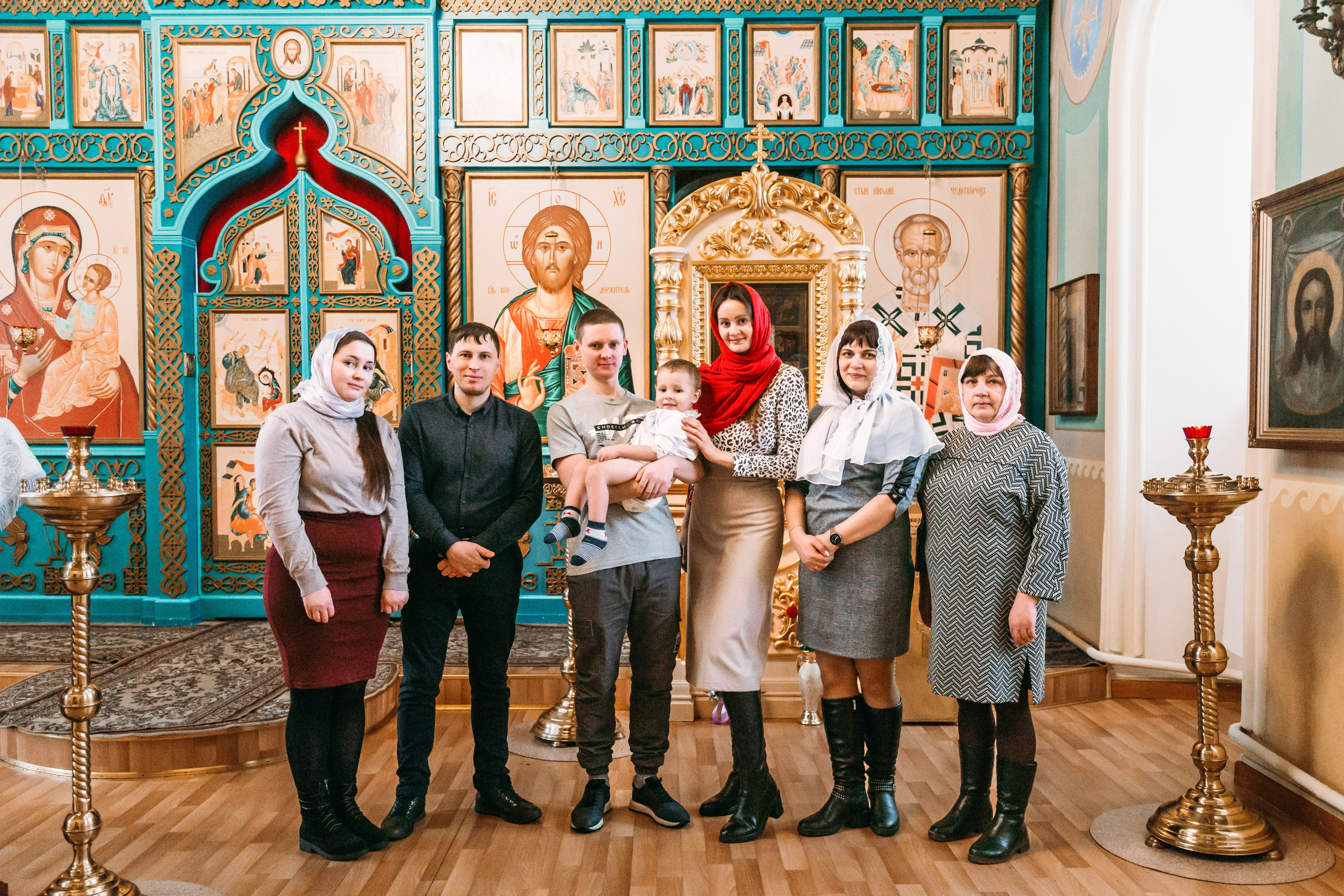 фотосъёмка крещения в храме, съёмка таинства крещения, фотограф на крещение, фотограф в Кирове на крещение ребёнк