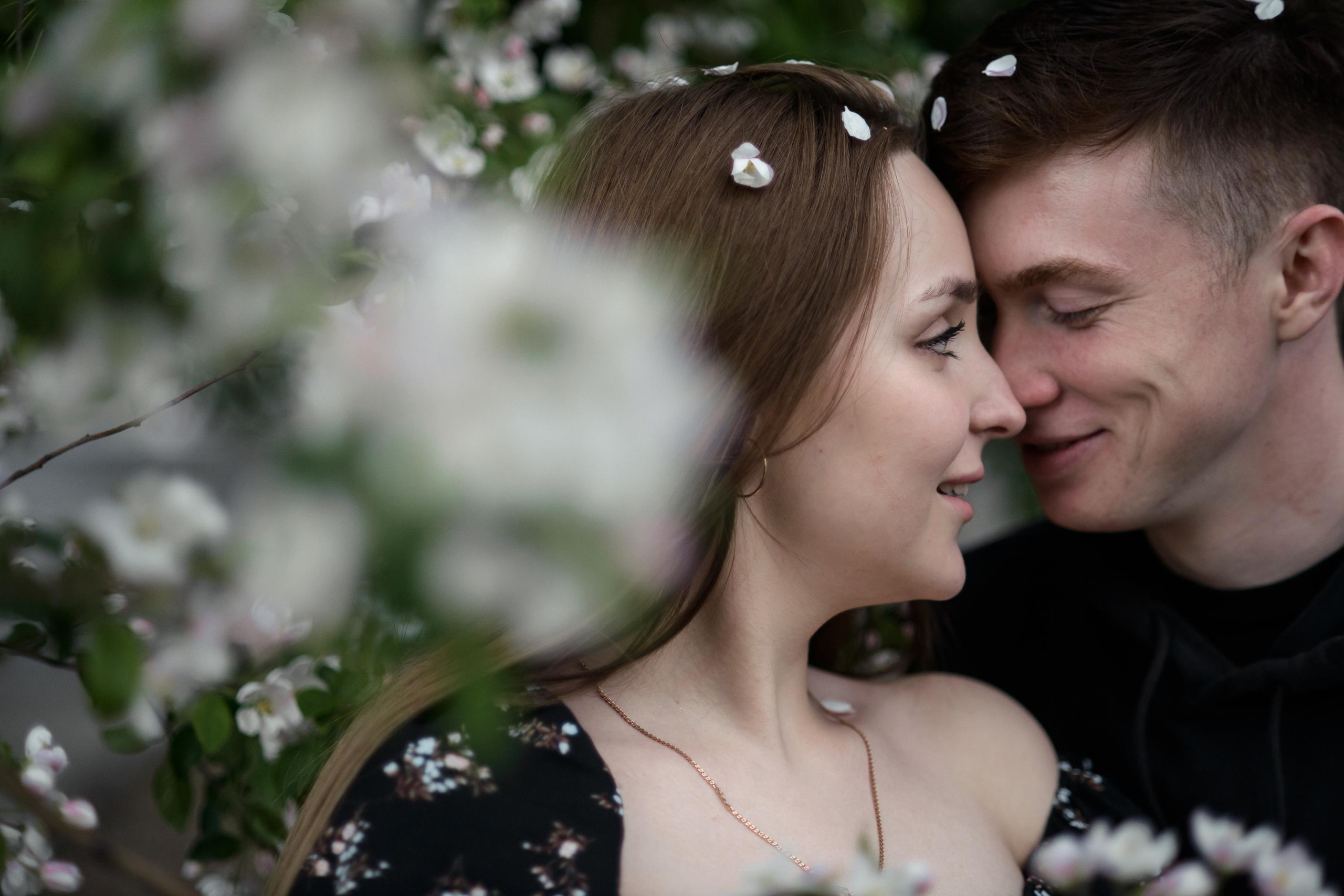 В цветении яблонь. Свадебный фотограф Ижевск Петр Шишков