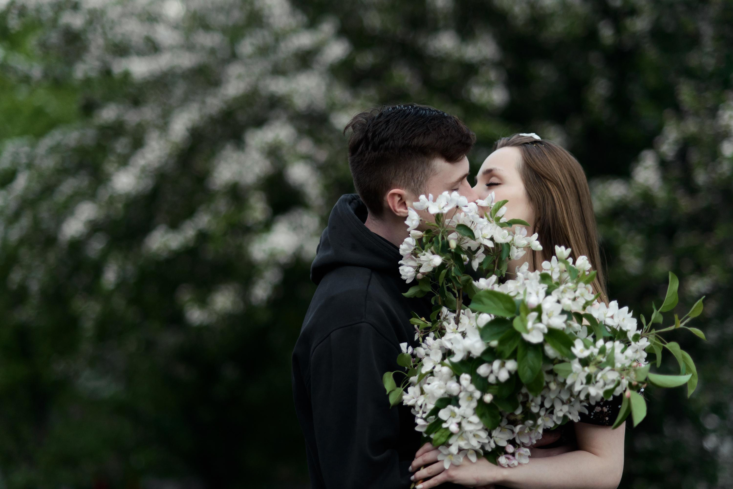 В цветении яблонь. Свадебный фотограф Ижевск Петр Шишков