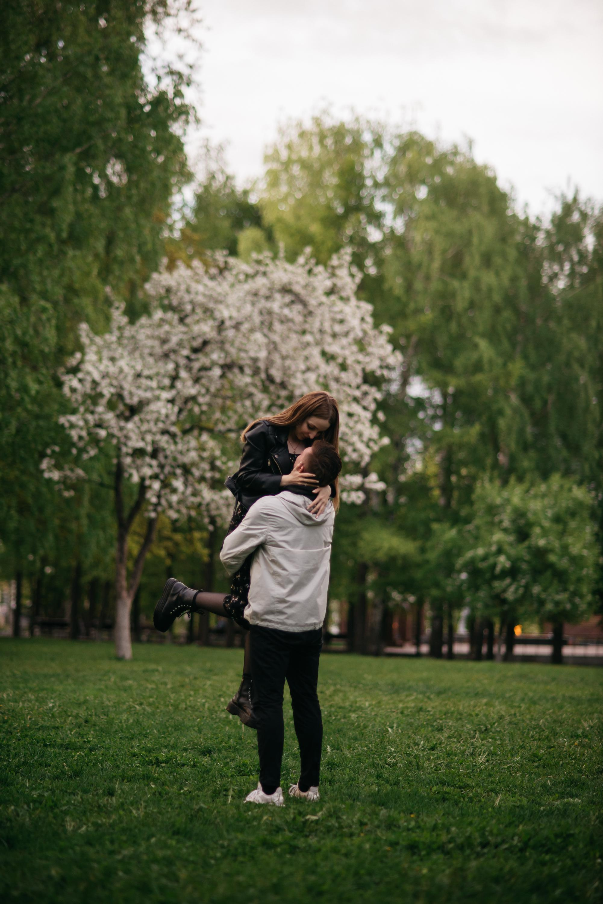 В цветении яблонь. Свадебный фотограф Ижевск Петр Шишков