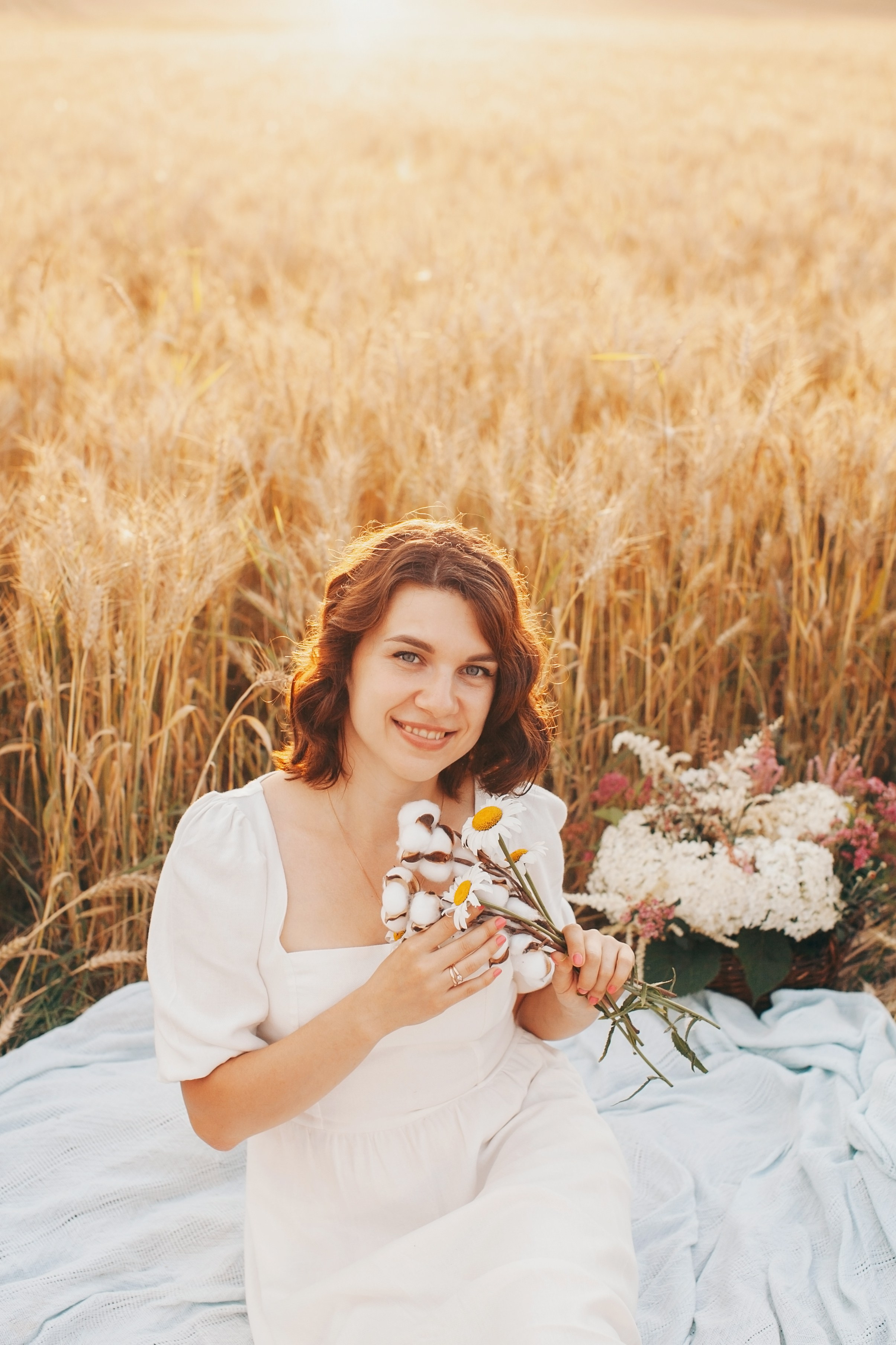 Семейная фотосессия в поле на закате. Фотограф Ольга Ефремова