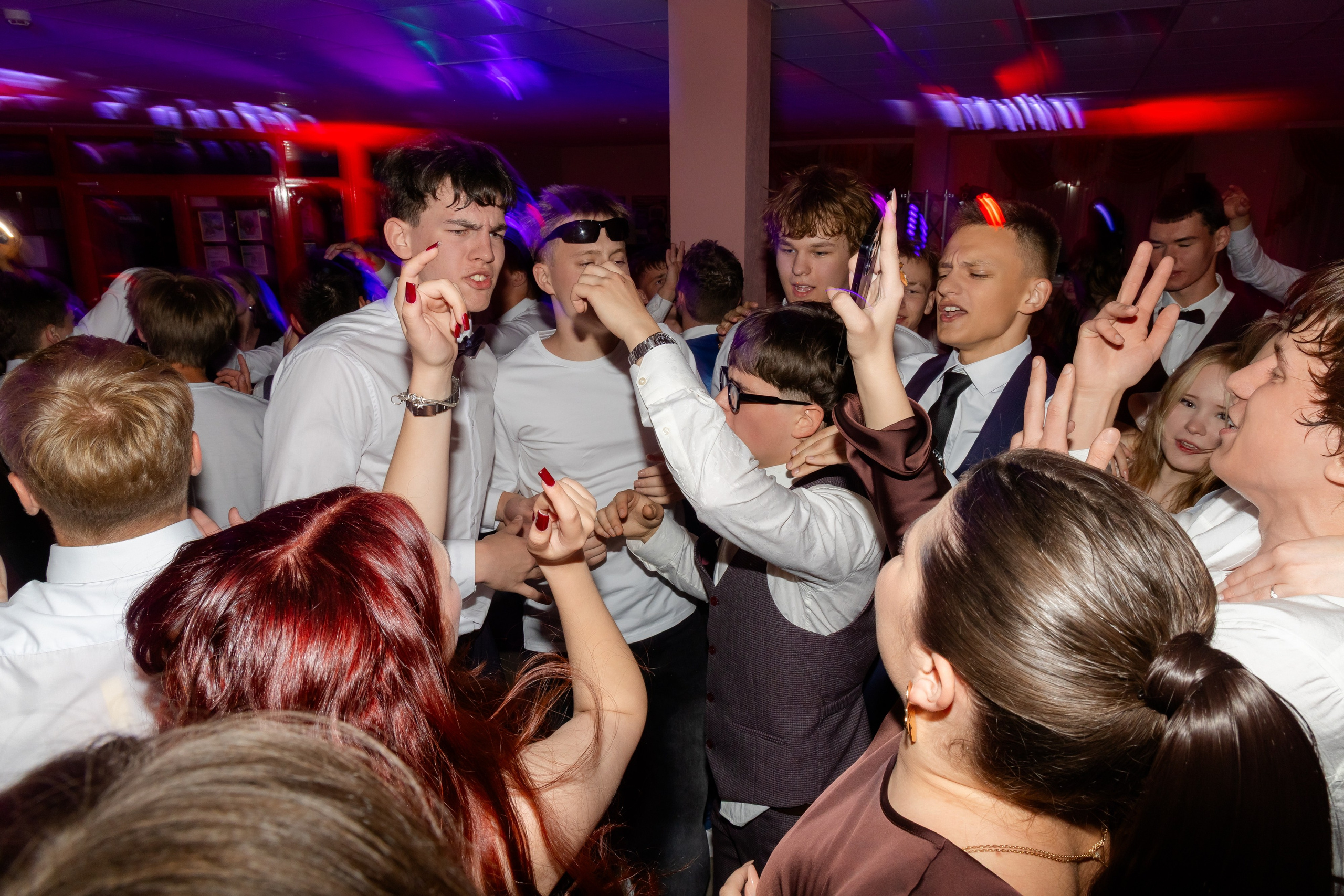 Школьный выпускной 2025 год в Минске, Беларуси. Свадебный фотограф в Минске/Беларуси Сергей Спиридонов