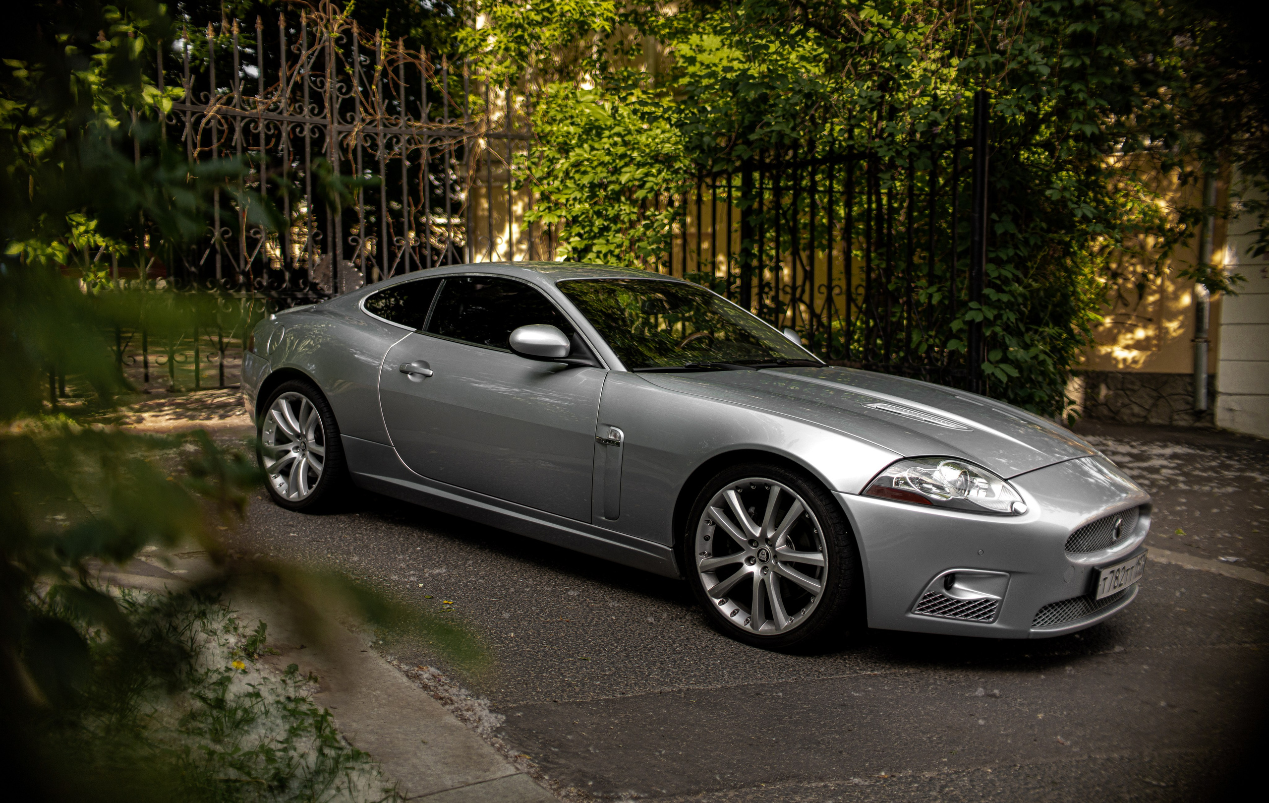 Утренняя фотосъемка автомобиля Jaguar в Москве. Жуков Илья  свадебный фотограф в Москве