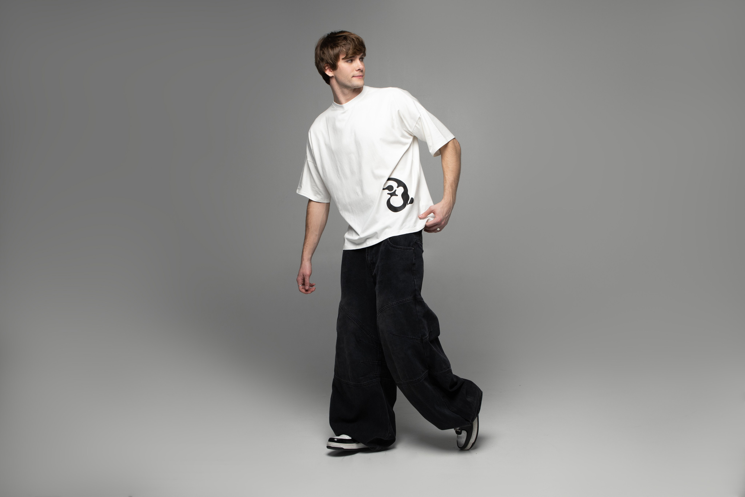 КАТАЛОГ | серый фон. RUNA production — стильные съемки для брендов