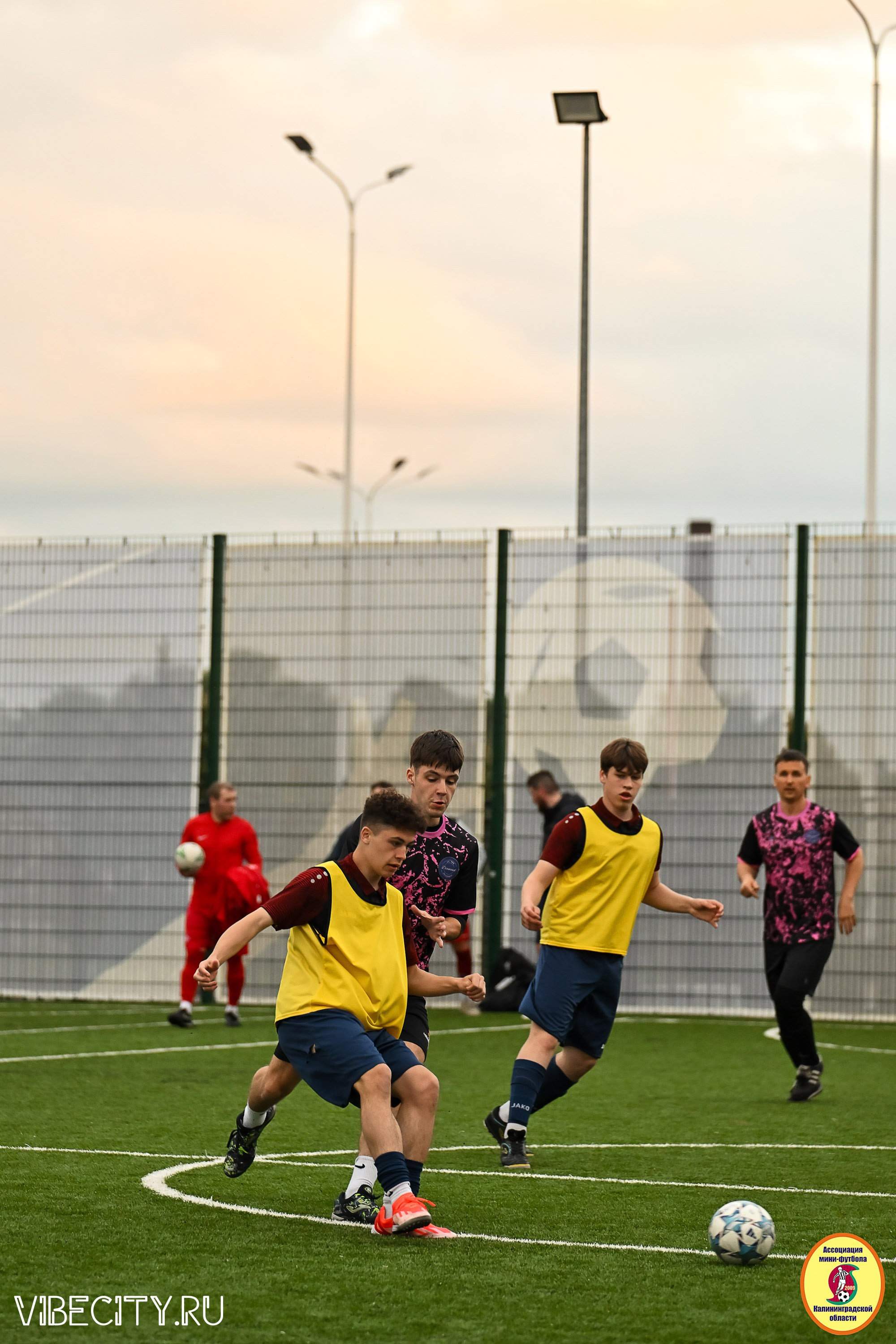 ИГРЫ МИНИ-ФУТБОЛЬНОЙ ЛИГИ. VIBECITY.RU Вайб Сити Ру Фоторепортажи Фотоотчеты Калининград
