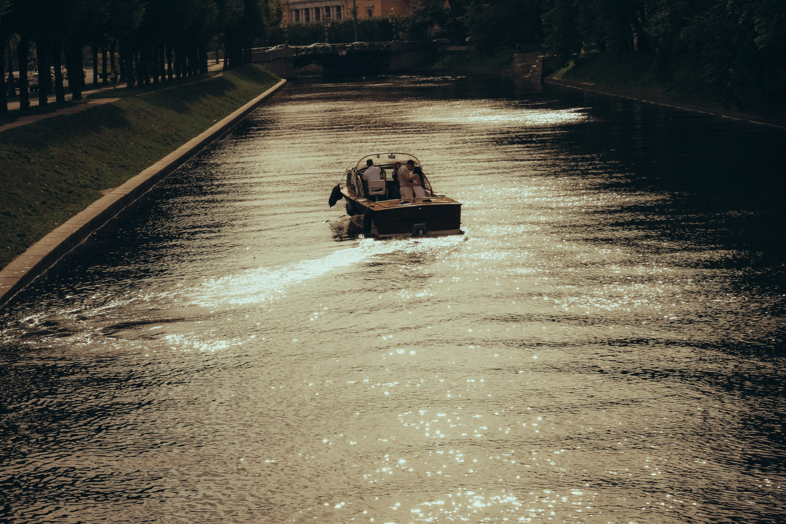 СВАДЕНБНАЯ СЬЕМКА НА КАТЕРЕ ПО КАНАЛАМ САНКТ-ПЕТЕРБУРГА И В АКВАТОРИИ НЕВЫ. Профессиональный фотограф, Санкт-Петербург — Виктория Богомолова