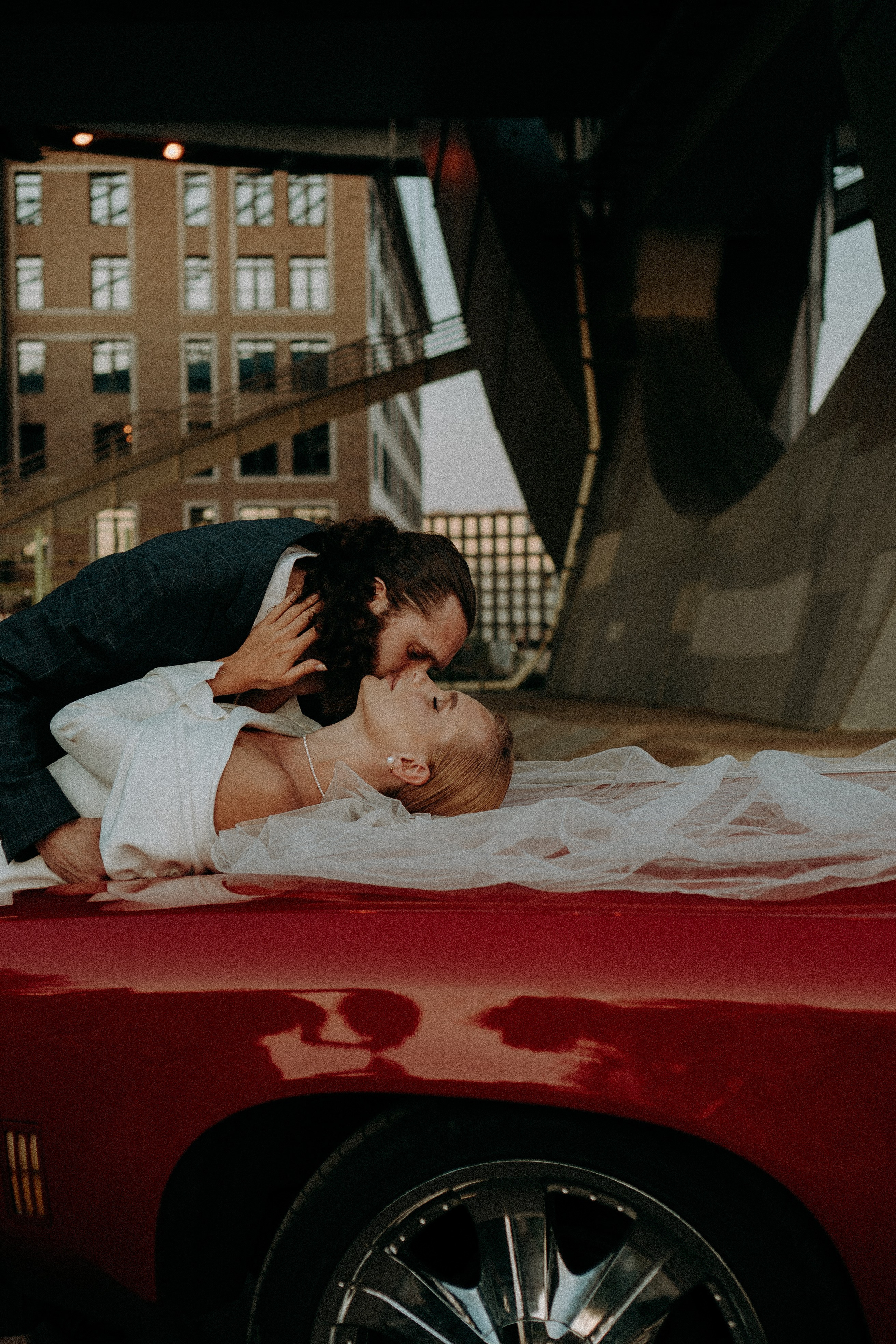 СВАДЕБНАЯ СЬЕМКА ВОЗЛЕ МСОТА БЕТАНКУРА НА КАБРИОЛЕТЕ. Профессиональный фотограф, Санкт-Петербург — Виктория Богомолова