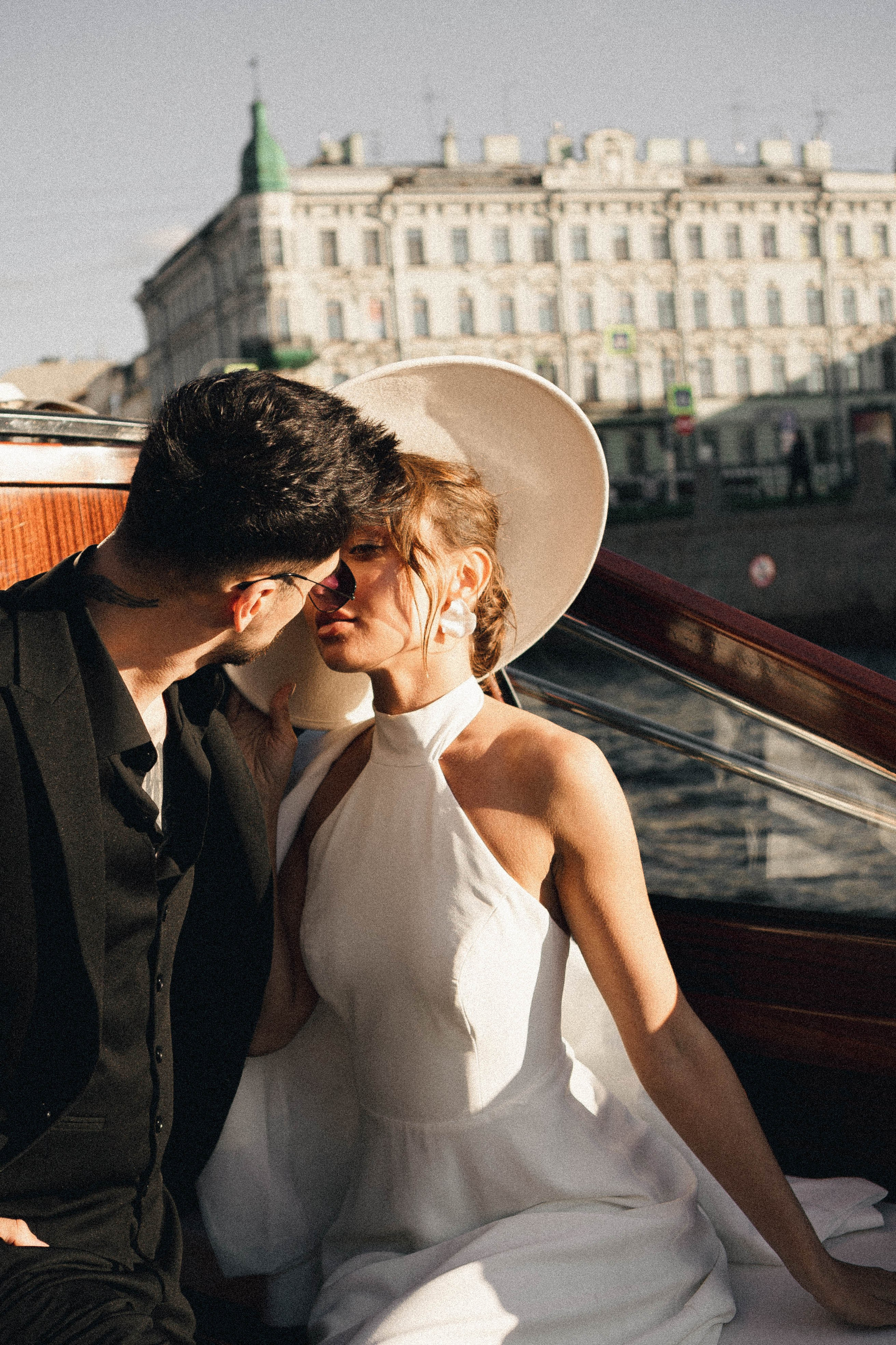 СВАДЕНБНАЯ СЬЕМКА НА КАТЕРЕ ПО КАНАЛАМ САНКТ-ПЕТЕРБУРГА И В АКВАТОРИИ НЕВЫ. Профессиональный фотограф, Санкт-Петербург — Виктория Богомолова