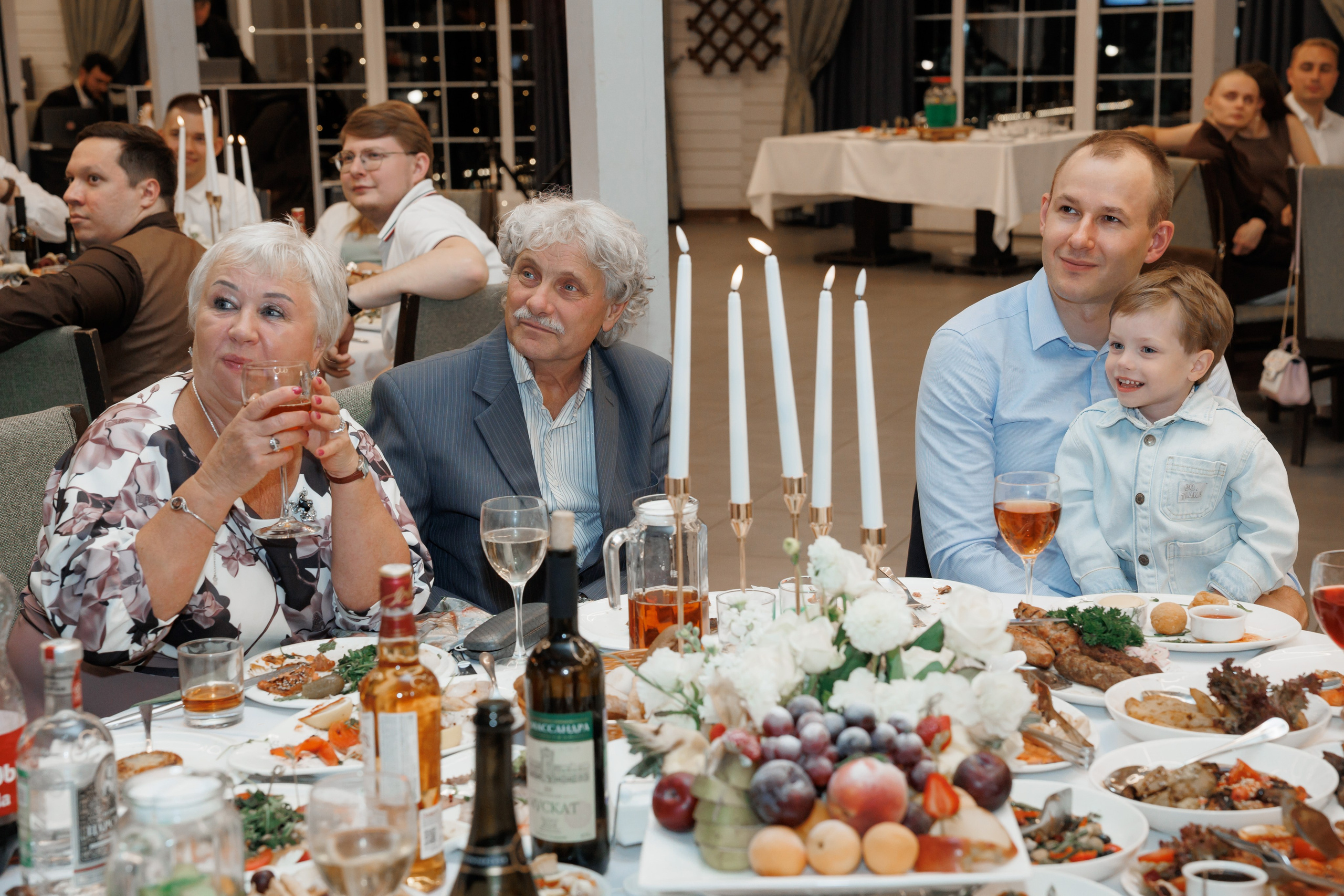 Регистрация в отеле Fish Point, ЗАГС Бутово, прогулка в Остафьево. Свадебный и репортажный фотограф (Москва, Королев и другие)