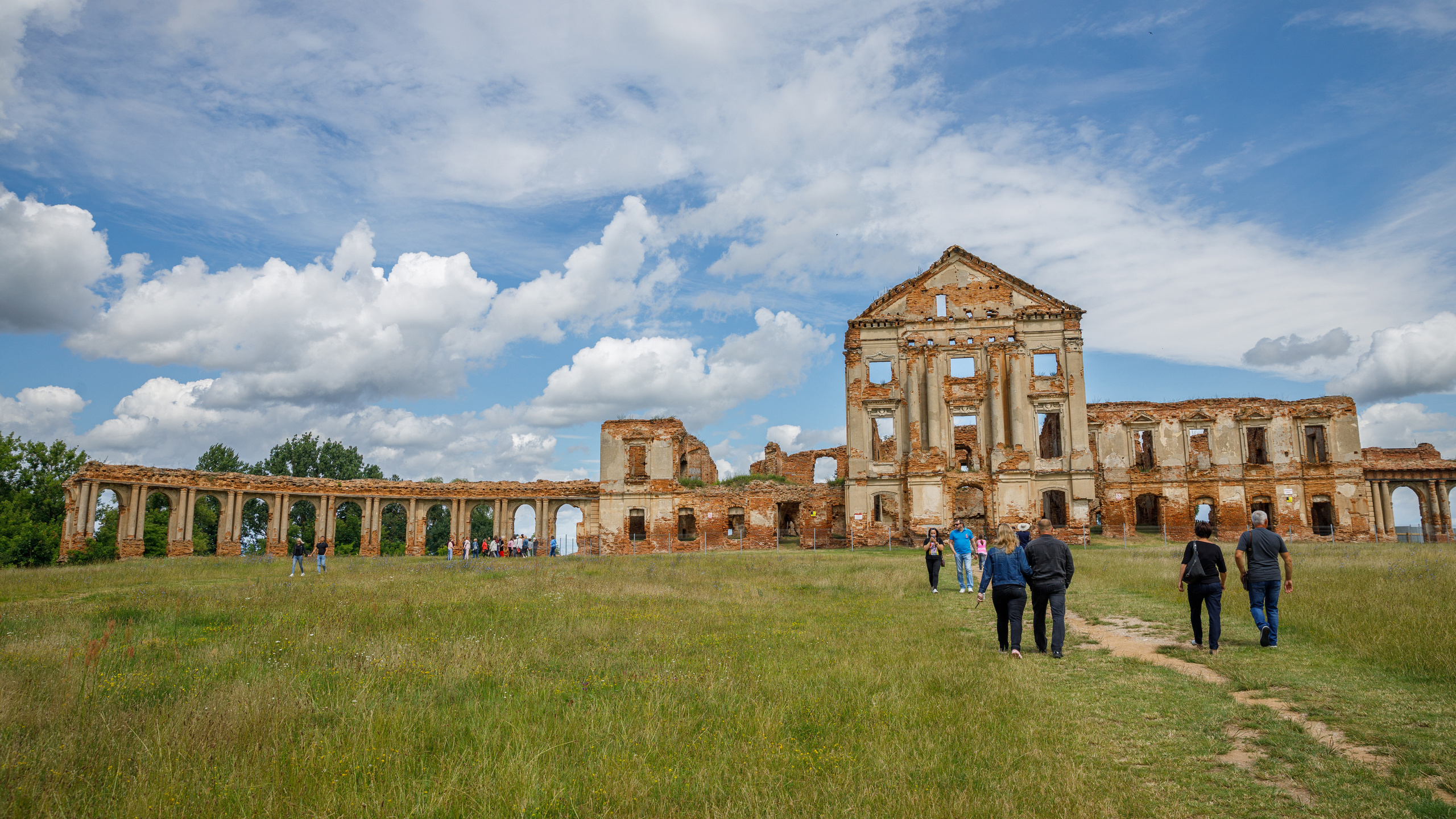 дворец Сапег в Ружанах