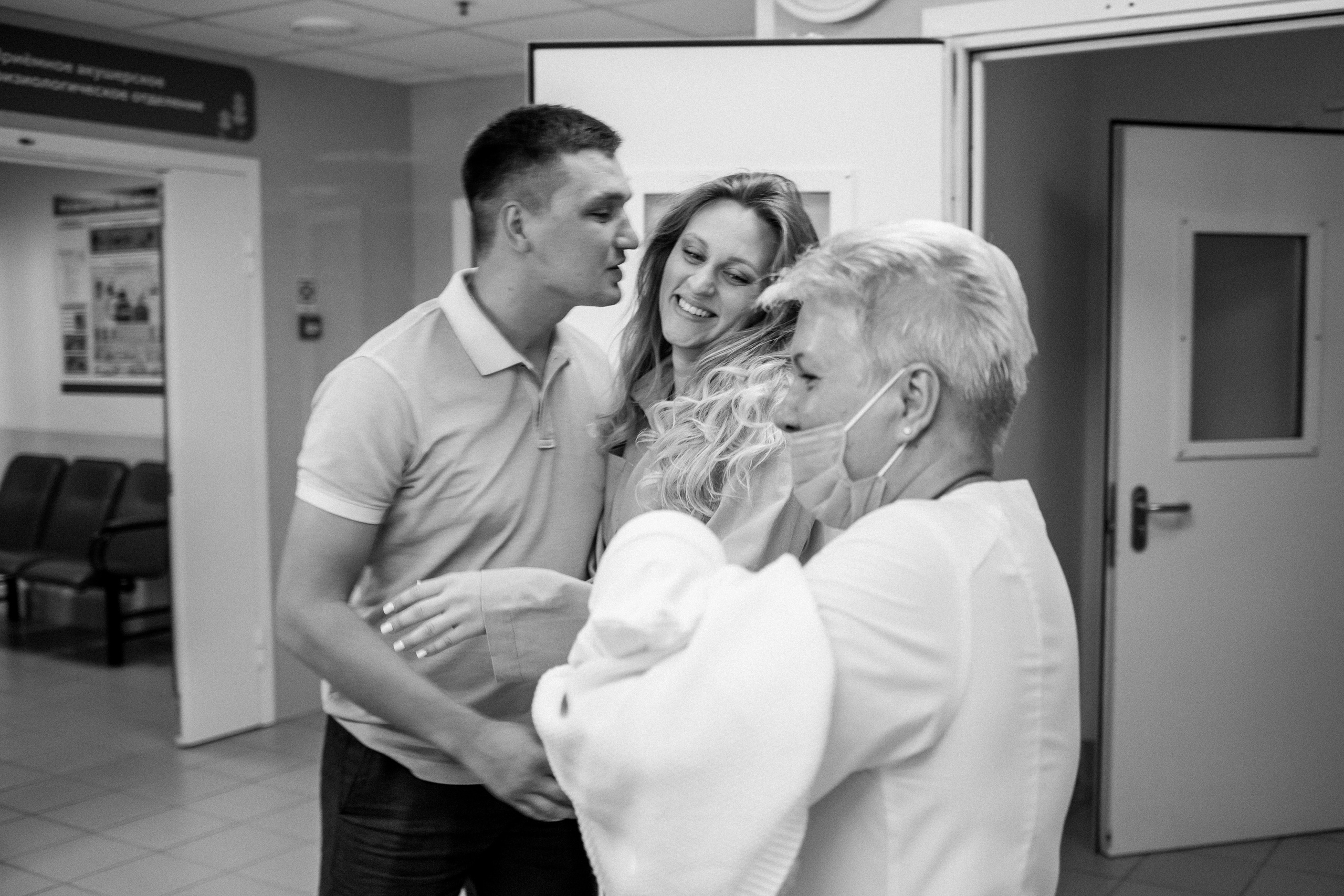 Выписка Анны с малышом Федором. Семейный фотограф Николаева Ольга