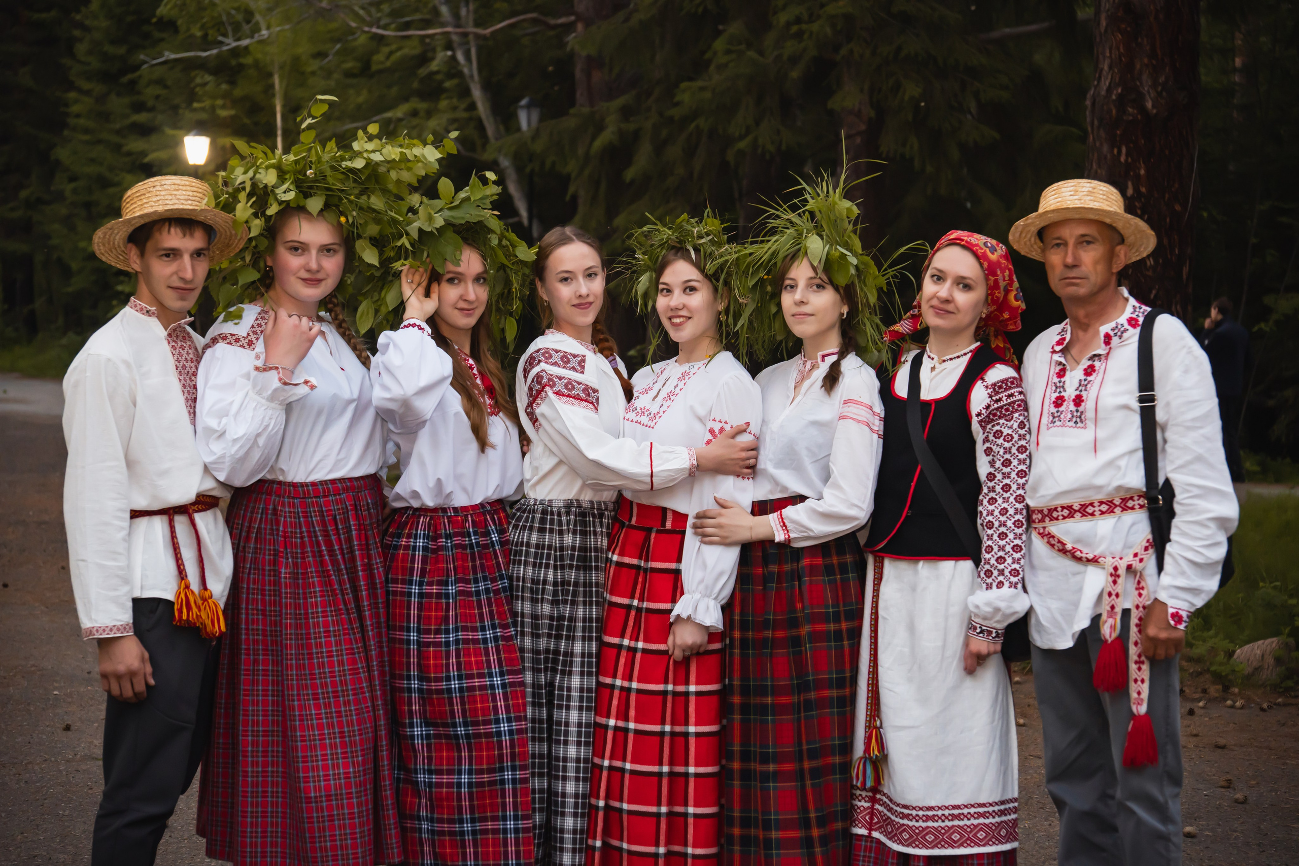 Белорусское Купалье. Занимаюсь профессиональной фотографией и живу рядом с Байкалом. Работаю в разных жанрах