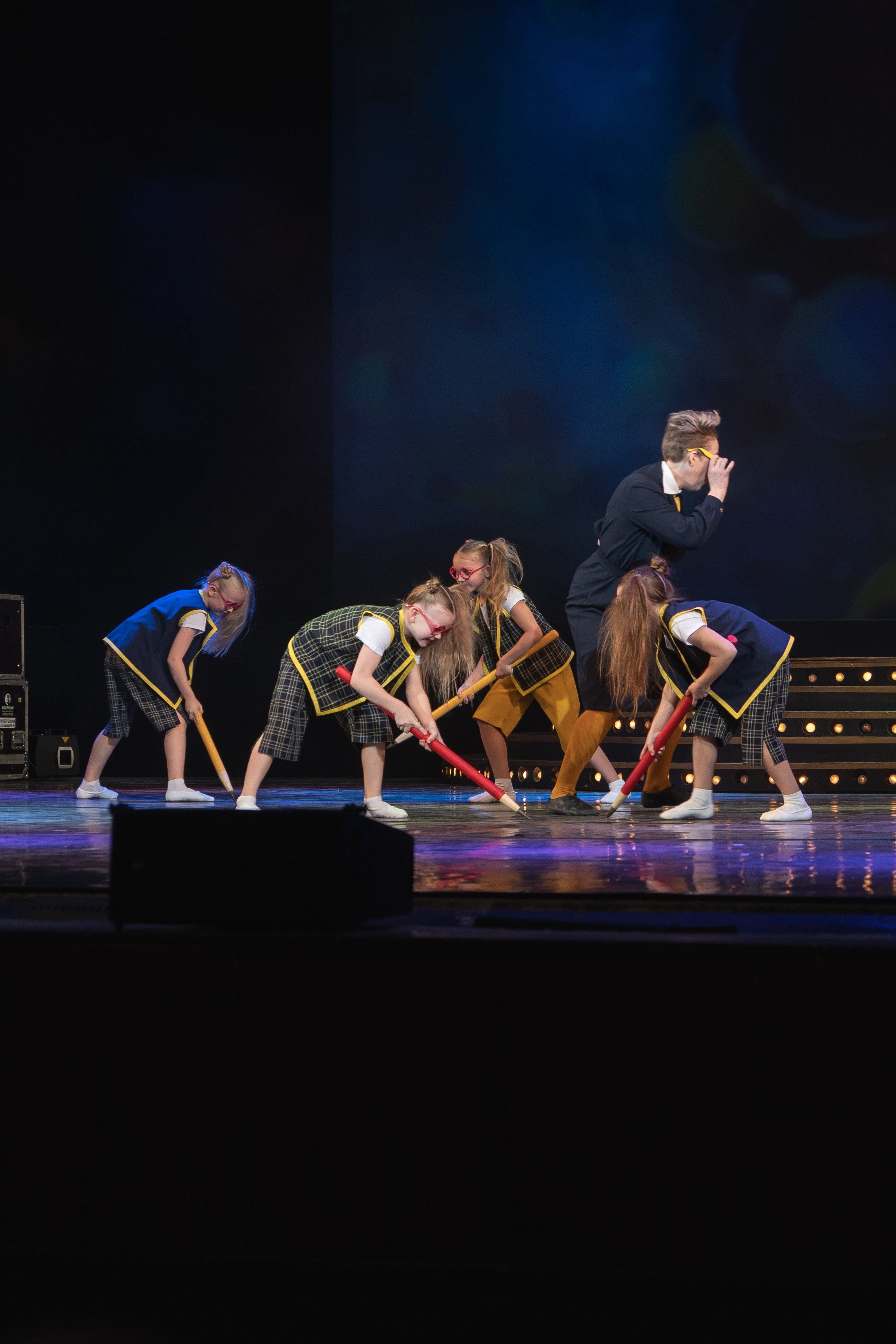 Музыкальный театр. Занимаюсь профессиональной фотографией и живу рядом с Байкалом. Работаю в разных жанрах