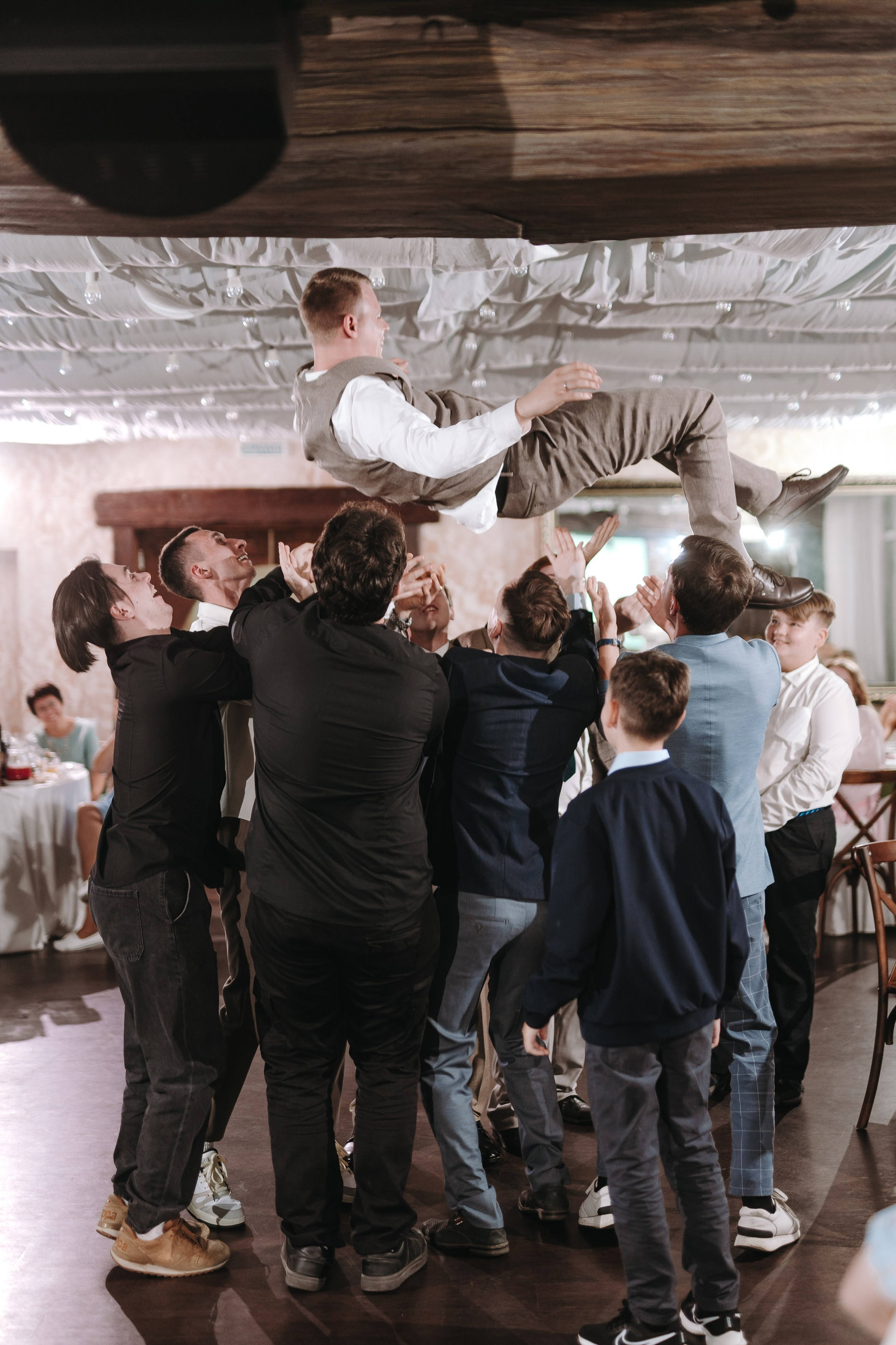 БАНКЕТНЫЙ ЗАЛ ТОРТУГА, ВЕДУЩИЙ АНДРЕЙ ОГНЕВ