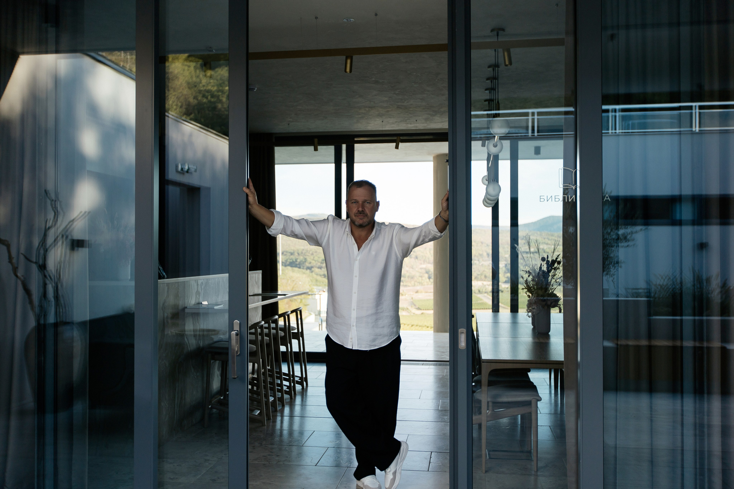 Александр и Гузель. Свадьба для двоих. Винодельня AYA. Фотограф Анна Лейман. Севастополь