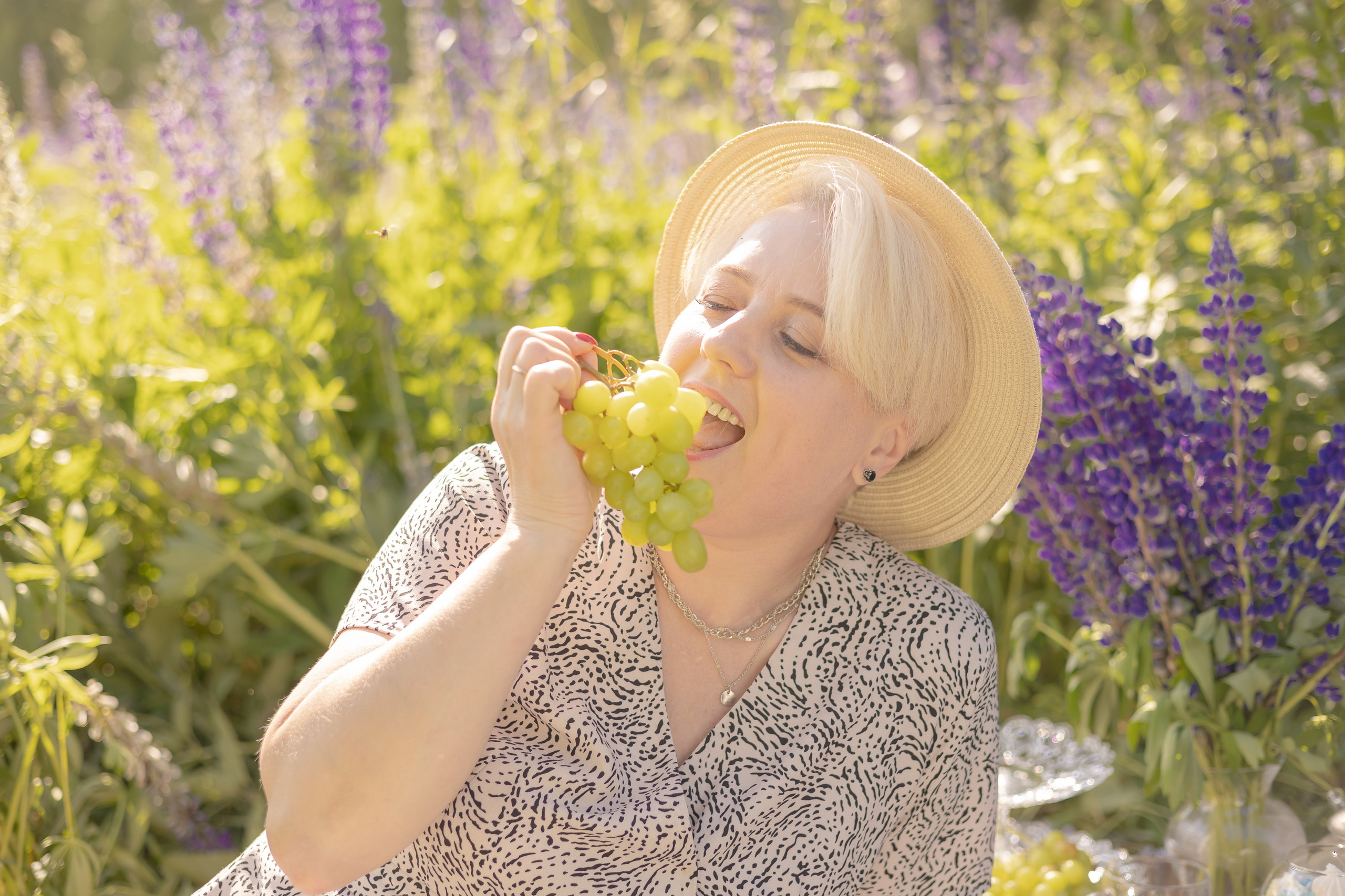 Фотосессия в поле с люпинами