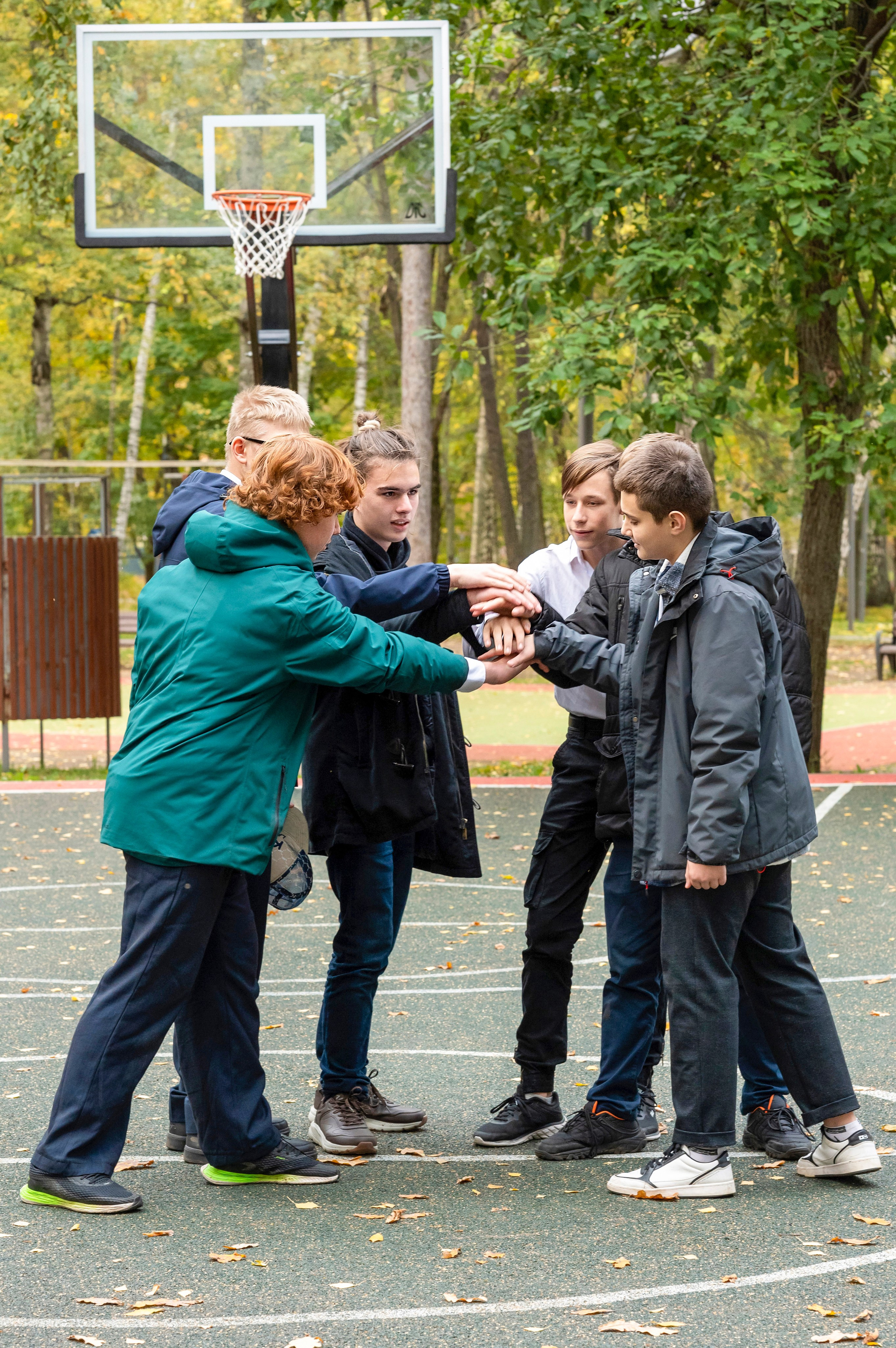Осенняя фотосессия в парке 9-А класс Школа 953. Детский и семейный фотограф г. Москва Оксана Катаджи