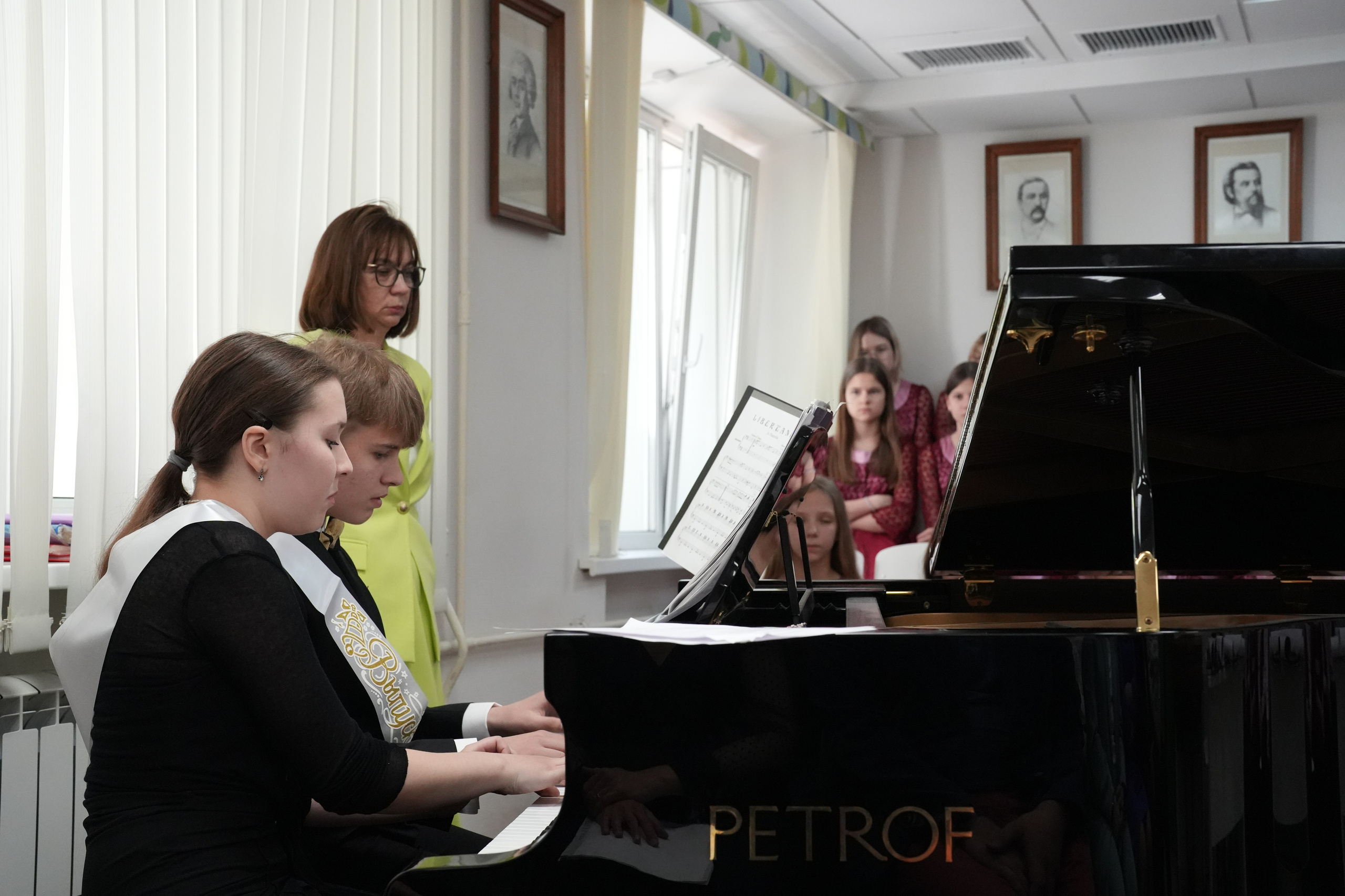 Выпускной в музыкально-хоровой школе г. Москвы № 106. Семейный и детский фотограф в Москве Оксана Чибизова