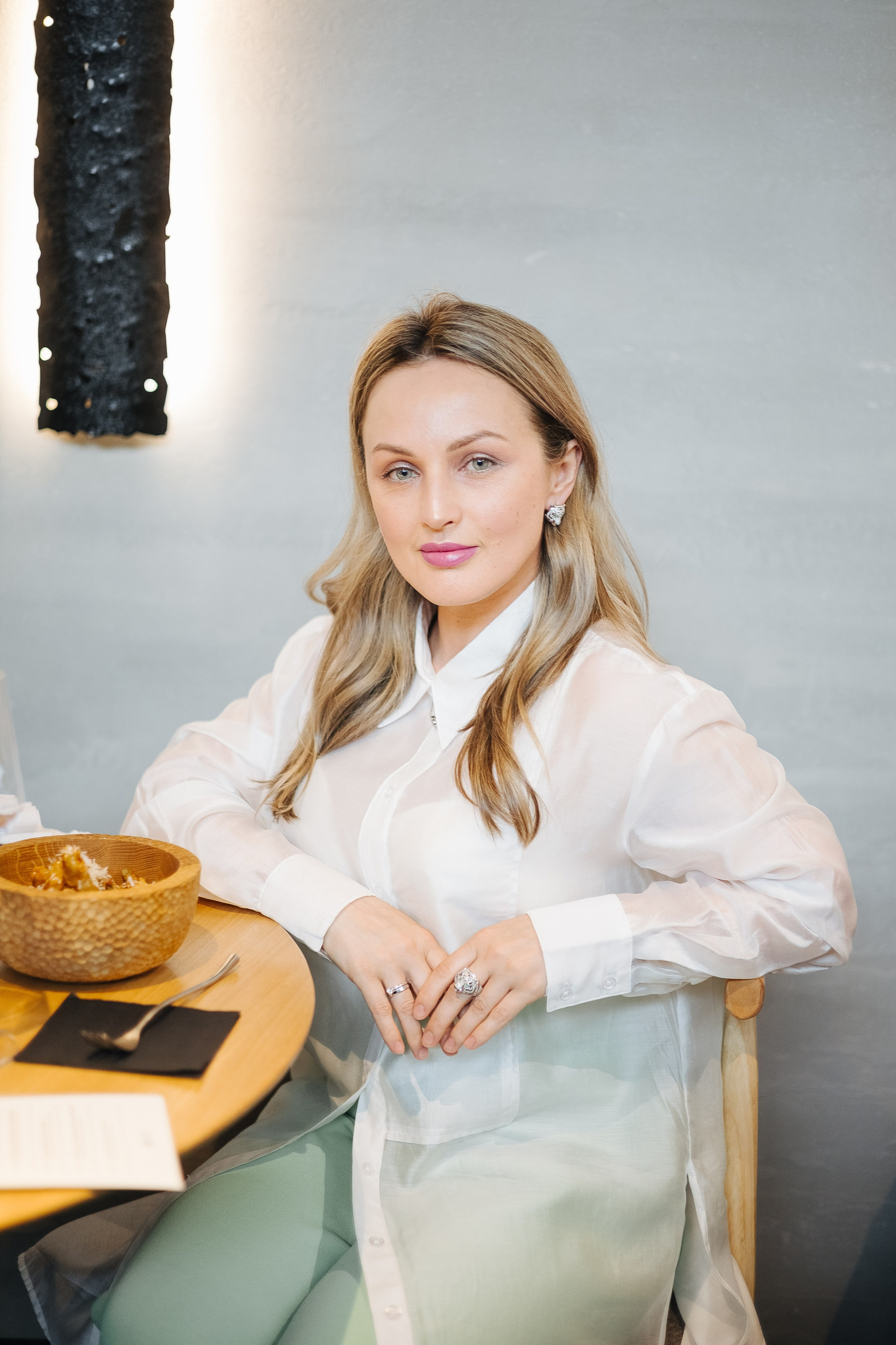 Презентация открытия магазина женской одежды GLVR в ресторане Fresco. Фотограф в Красноярске Надежда Воскресенская